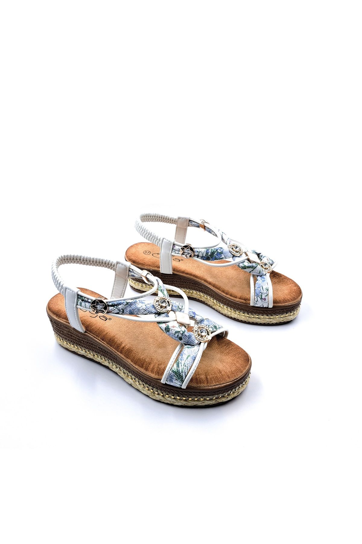 Guja Dolgu Taban Espadril Detaylı Lastikli ve Taşlı Kadın Beyaz Şık Spor Sandalet