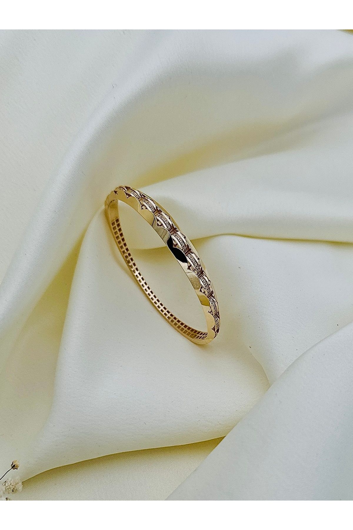 Adel Gold 14 Ayar Kadın Taşlı Kordon Atlamalı Model İnce Kelepçe-Bilezik-11,06 GR