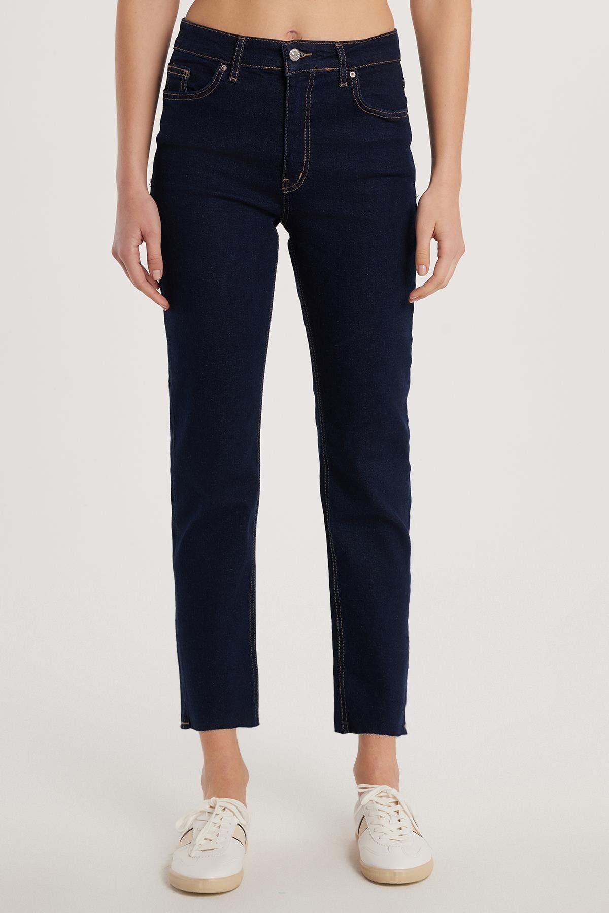 Tudors Kadın Slim Fit Dar Kesim Kısa Boru Paça Lacivert Pantolon