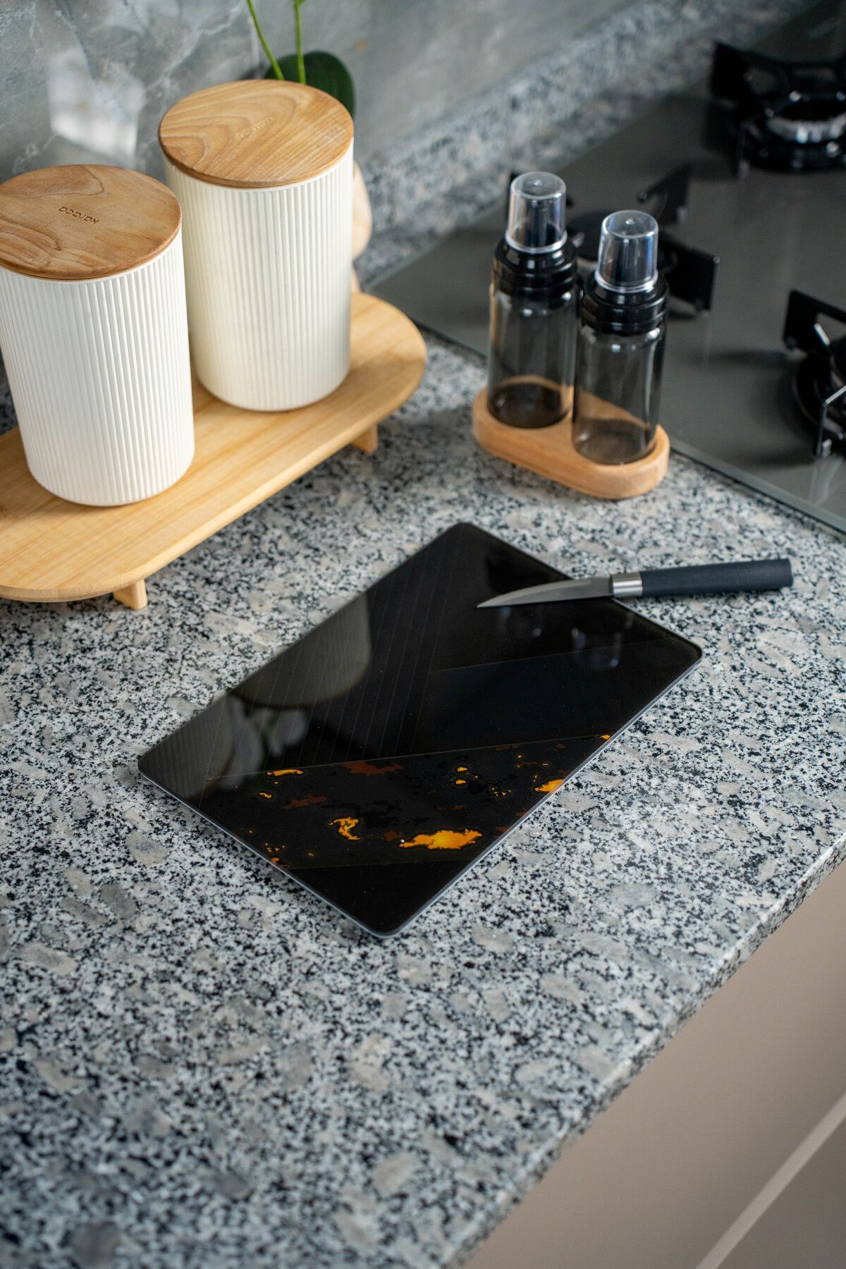 Modernizmo Temperli Cam Kesme Tahtası-Cam Sunum Tablası 20x30 cm 302
