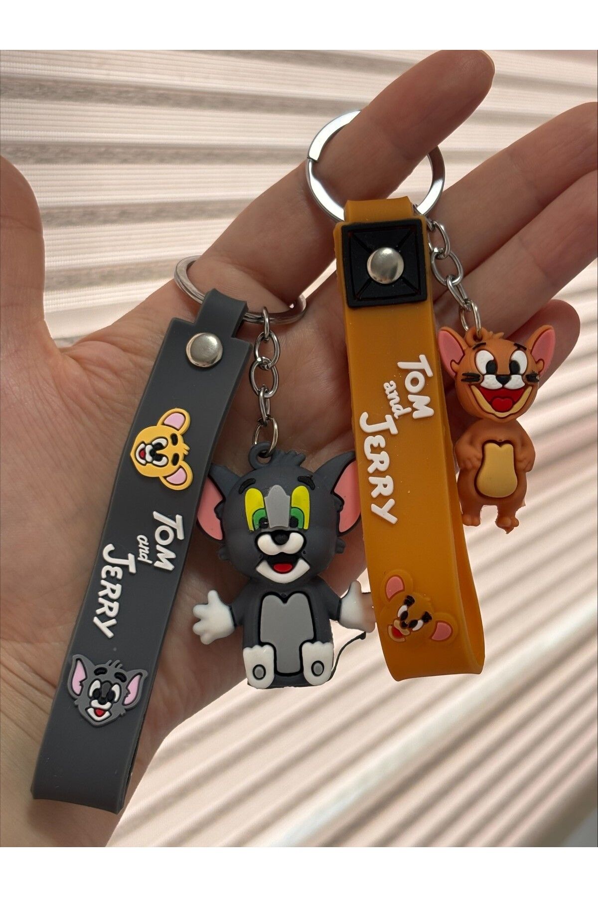 İZMİR.ACCESSORİZE TAKI & BİJUTERİ & AKSESUAR 2 ADET ÇİZGİ FİLM TOM VE JERRY 3D SLİKON ÇİFT ANAHTARLIK & ÇANTA AKSESUAR
