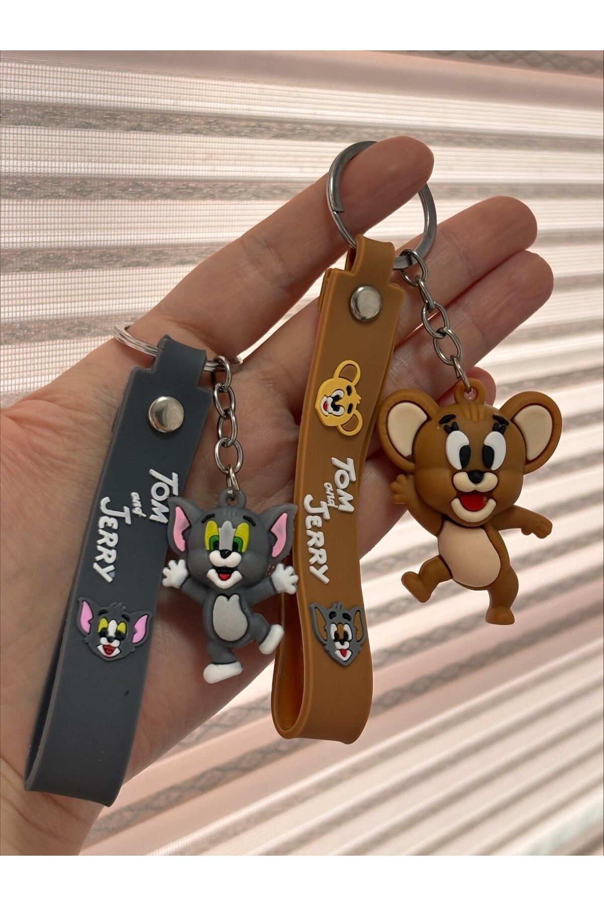 İZMİR.ACCESSORİZE TAKI & BİJUTERİ & AKSESUAR 2 ADET ÇİZGİ FİLM TOM VE JERRY 3D SLİKON ÇİFT ANAHTARLIK & ÇANTA AKSESUAR