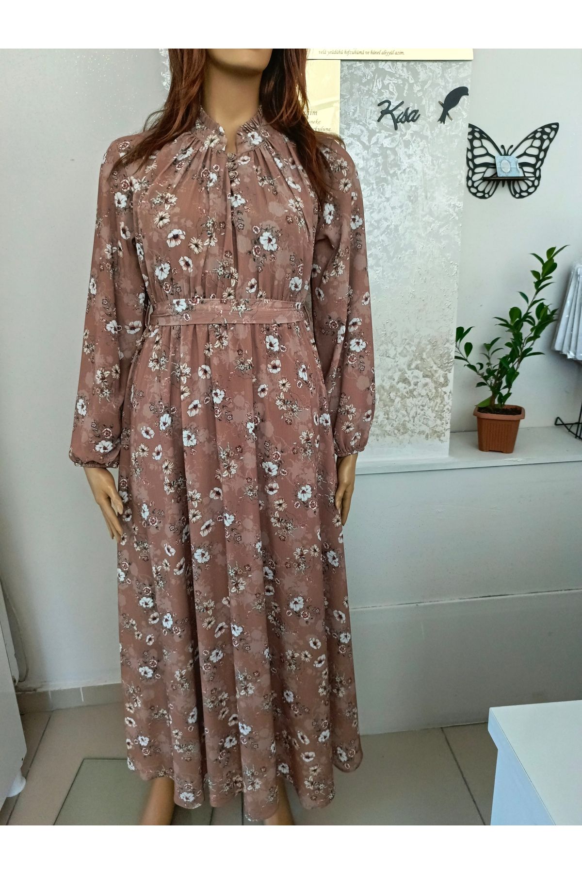Butik Önü Düğmeli Beli Lastikli Çiçekli Elbise