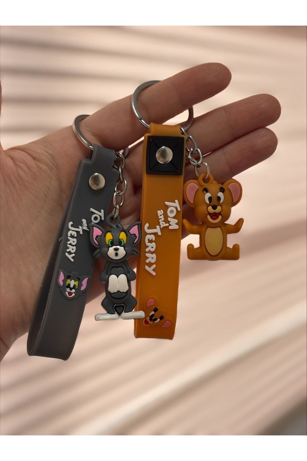 İZMİR.ACCESSORİZE TAKI & BİJUTERİ & AKSESUAR 2 ADET ÇİZGİ FİLM TOM VE JERRY 3D SLİKON ÇİFT ANAHTARLIK & ÇANTA AKSESUAR