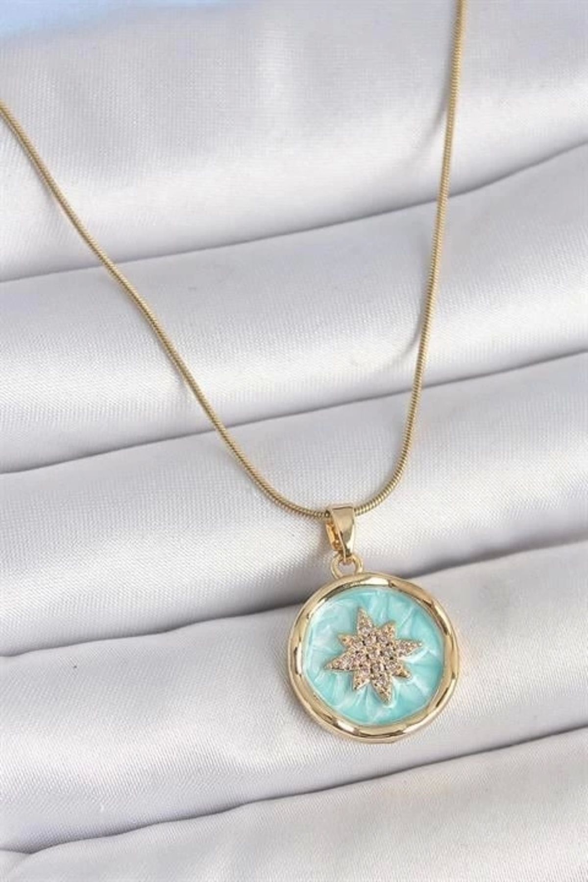 Lale Moda 316L Çelik Gold Renk Zincir Mavi Mineli Zirkon Taşlı Kuzey Yıldız İşlemli Madalyon Model Kadın Kolye