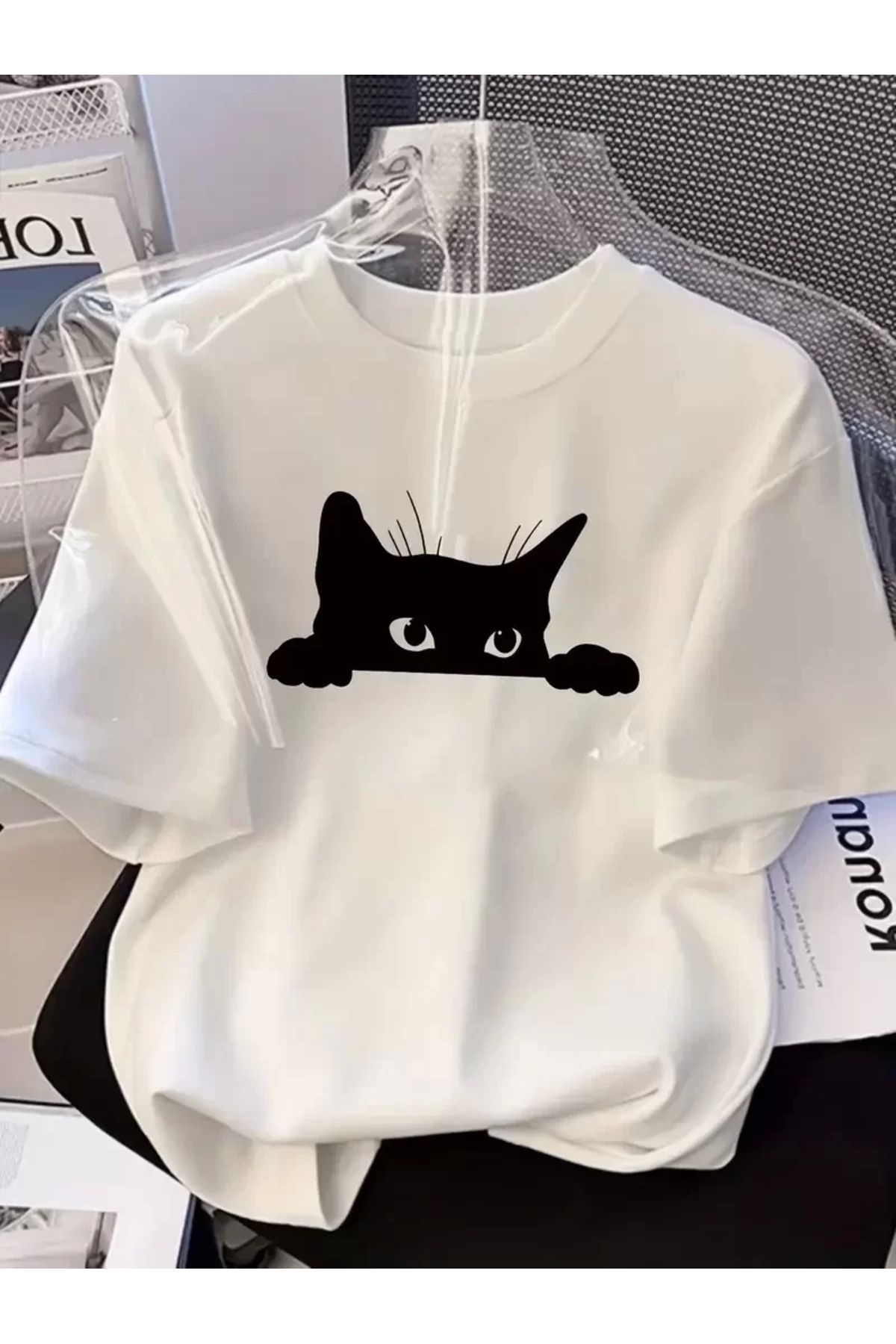 AE Stil Kadınlar için Şık Siyah Kedi Grafik Tişört - Oversize Kısa Kollu Üst, Nefes Alabilir Polyester Karış