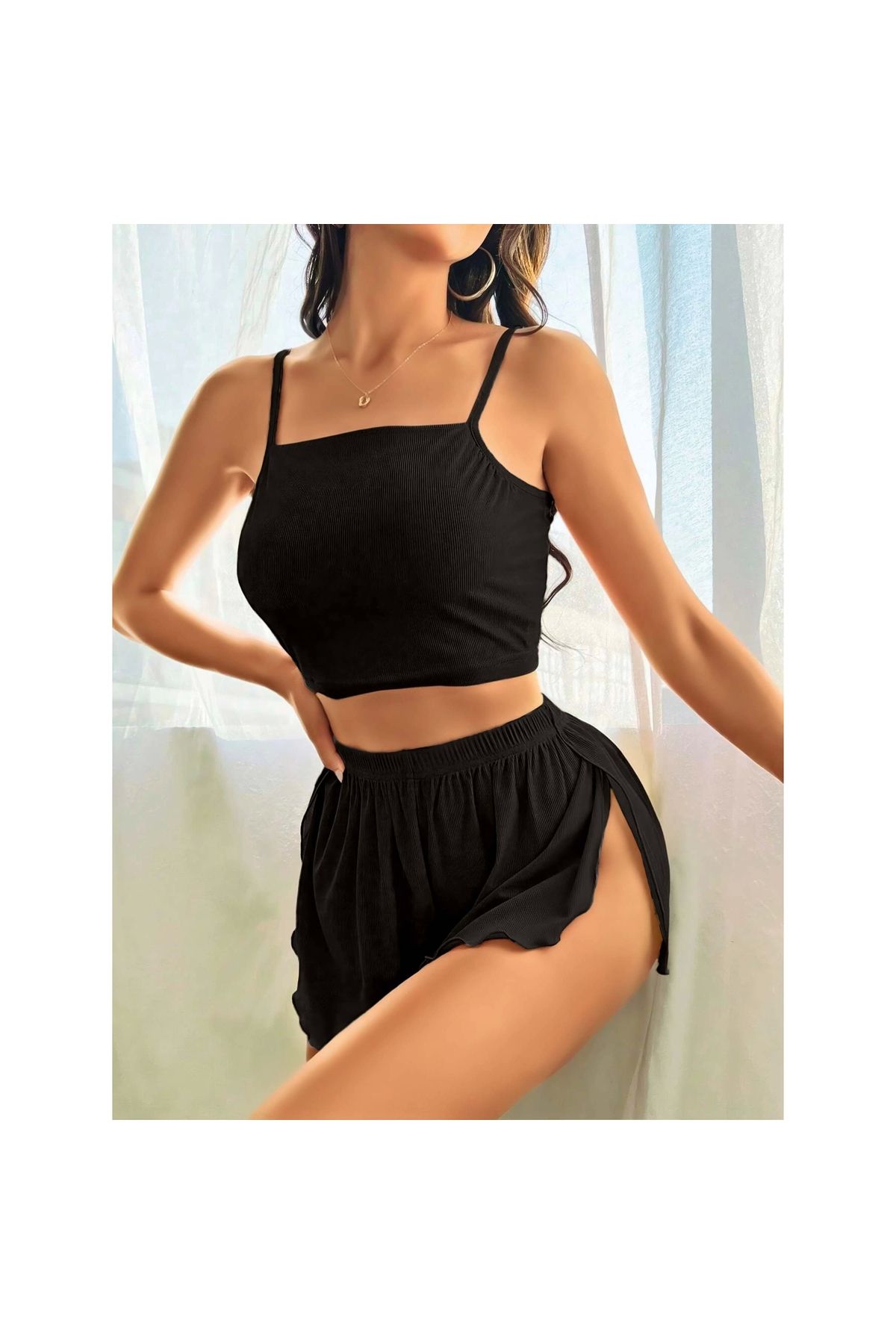 Narnuga Kadın Siyah Yandan Yırtmaçlı Askılı Şortlu Pijama Takım