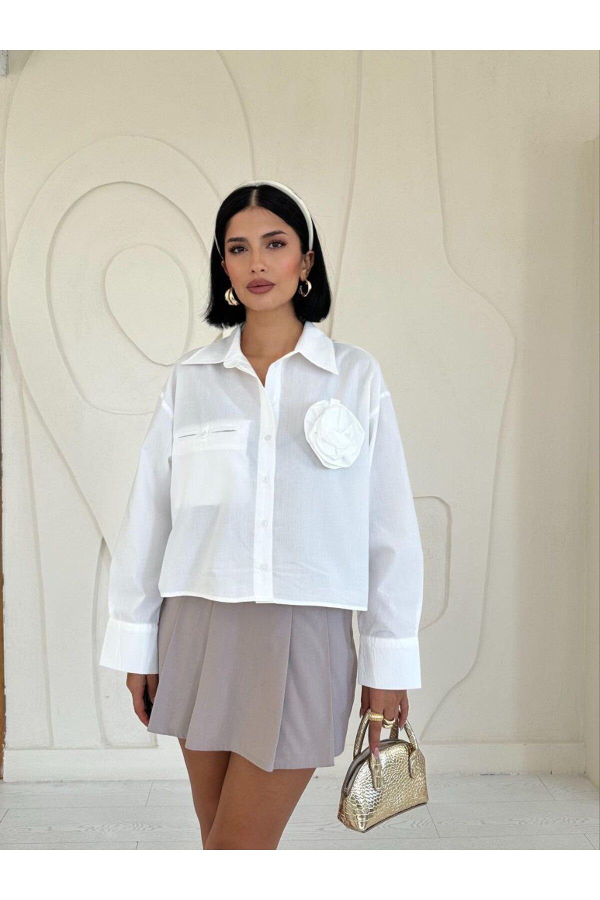 Castivo Fashion Vera Gül Aplikeli Kısa Gömlek