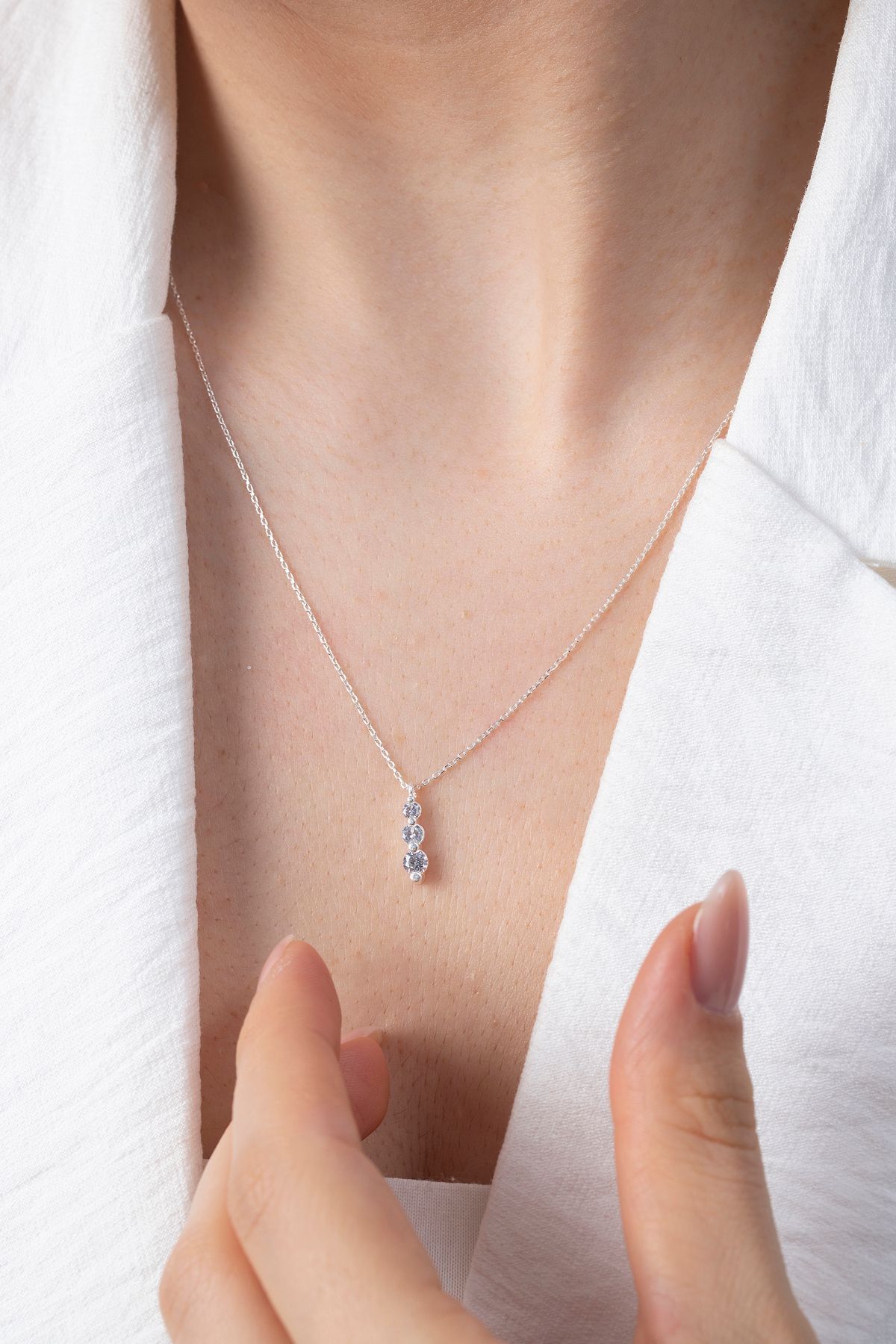 Elika Silver 925 Ayar Gümüş Zirkon Taşlı Parıltı Kolye