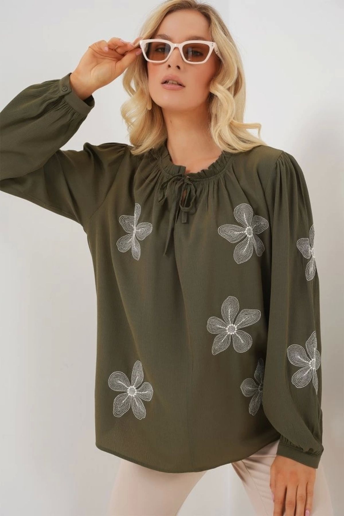 Butik Uzun Kol Nakışlı Örme Bluz 951 - Haki
