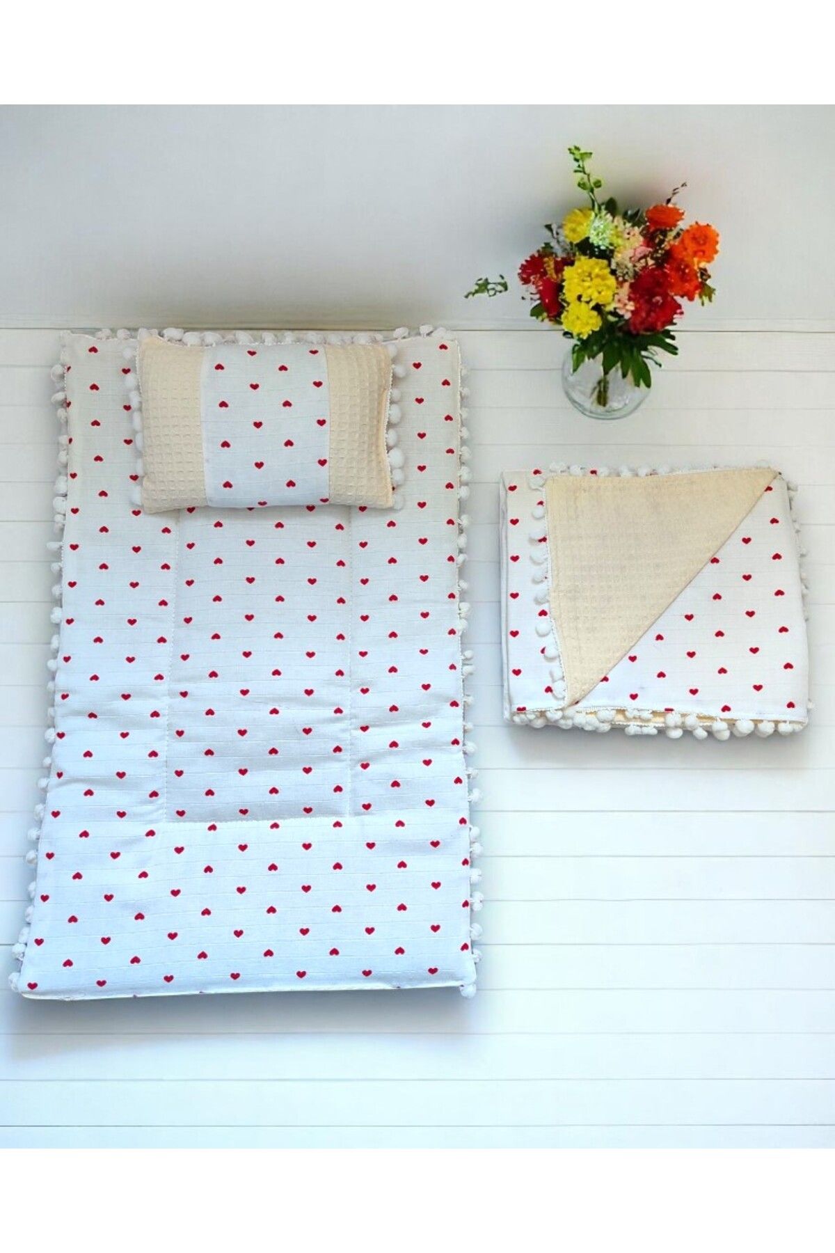 Kalp Desenli Müslin Waffle Pike 70x45 Cm Elyaf Dolgulu Alt Açma Minderi Ve Yastığı