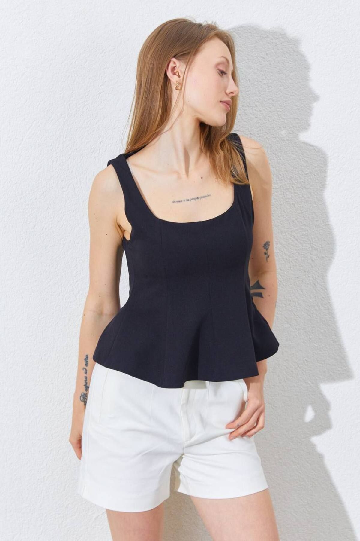 LUMEO kolsuz kare yaka peplum bluz