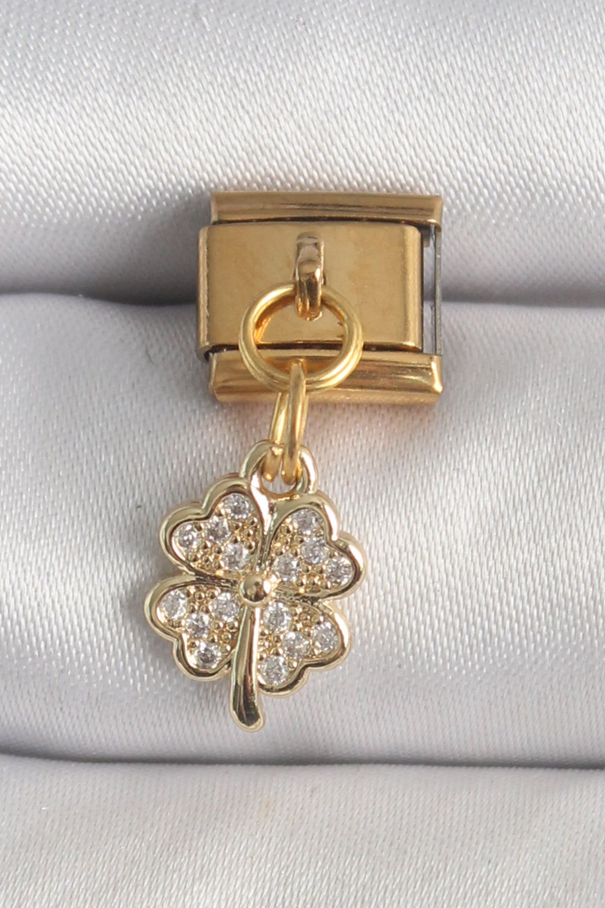 Skygo 316L Çelik Gold Renk Sallantı Zirkon Taşlı Yonca Model Nomination Charm - TJ-BC1361