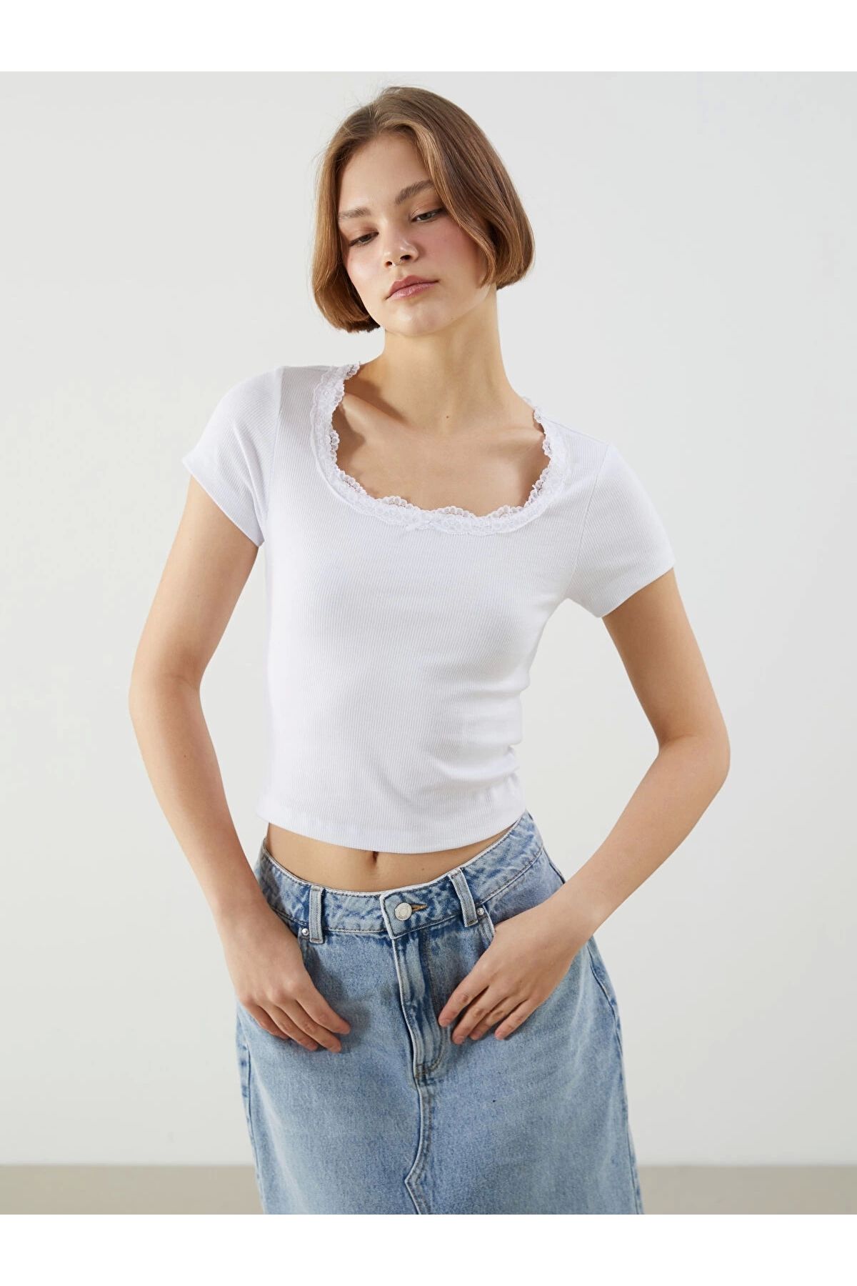 LC Waikiki XSIDE Beyaz U Yaka Dantel Detaylı Crop