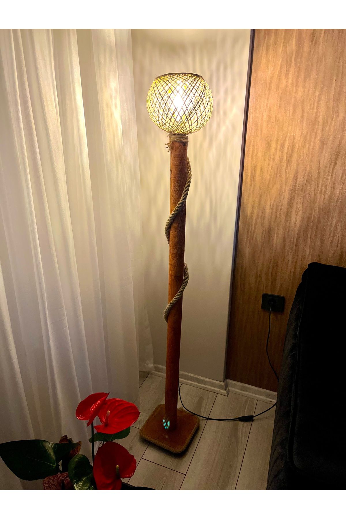 aybükpabuç “Doğal Ahşap Lambader - Jüt Halat Detaylı ,Tek Küre Başlıklı Doğal Lambader.”(140/150 Cm)
