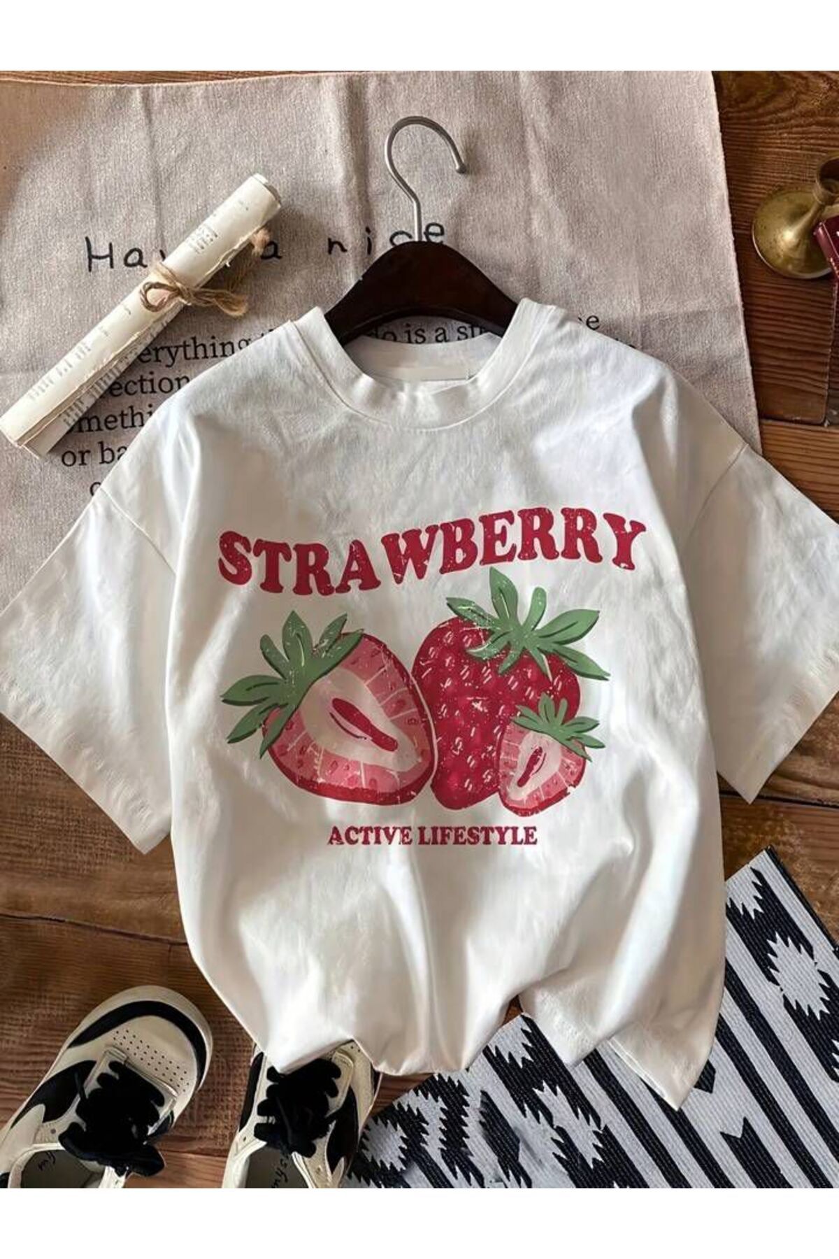 trendgar Strawberry baskılı Beyaz oversize t-shirt