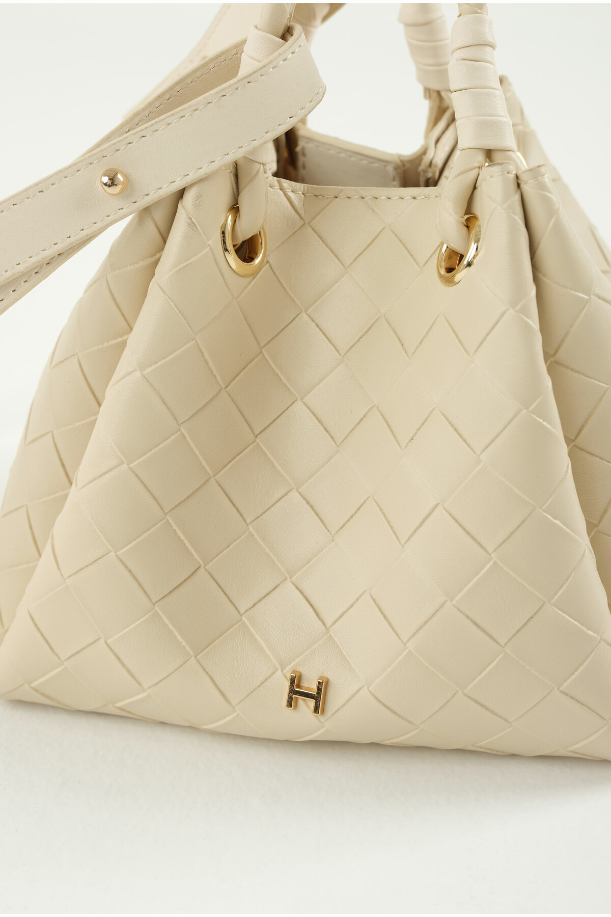 HEQA-Knitted Bucket Bag Beige 7