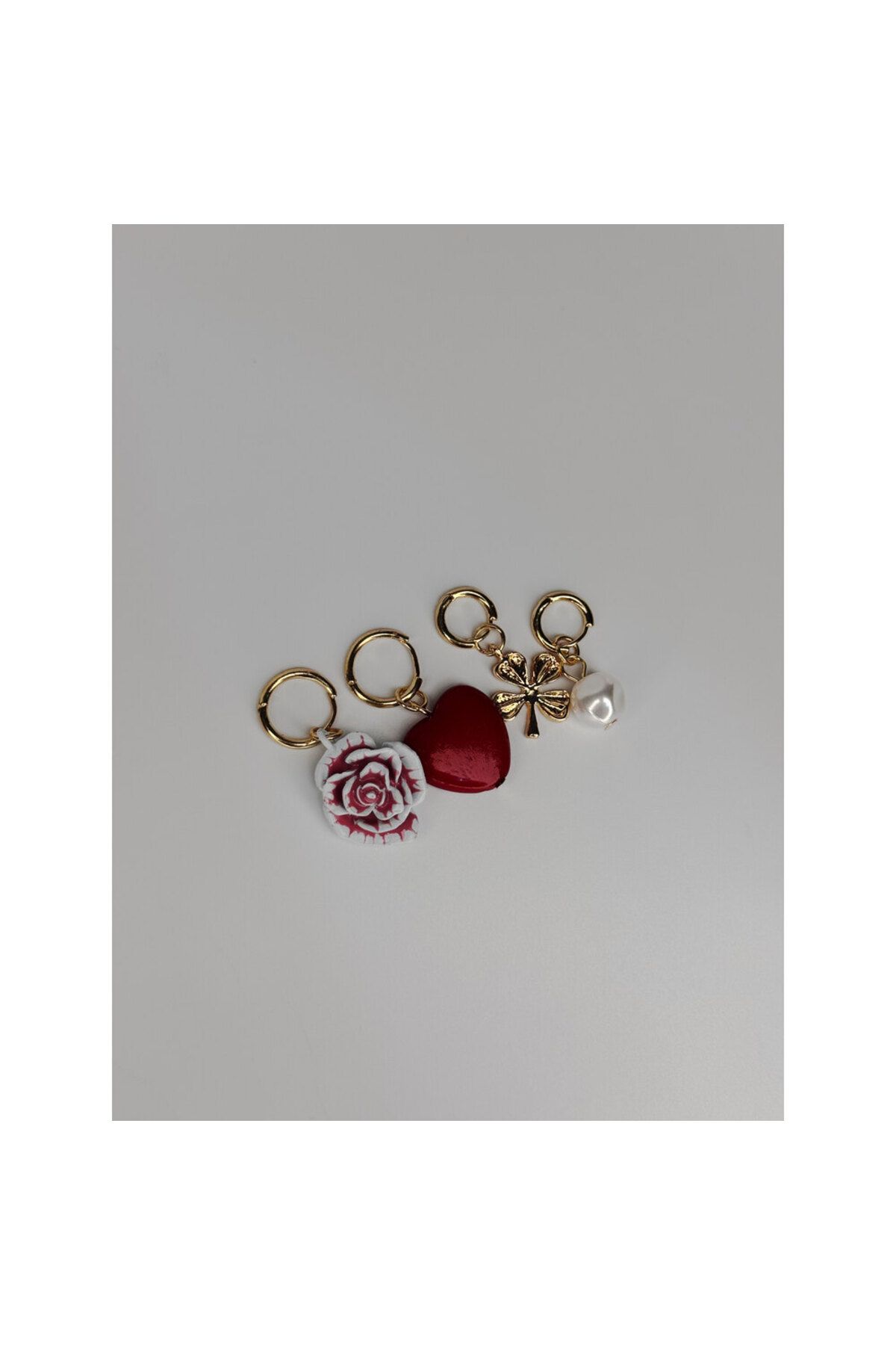 LEROSY CO Gül, Kalp, Yonca ve İnci Figürlü Altın Renk Charm Küpe – 4’lü Set
