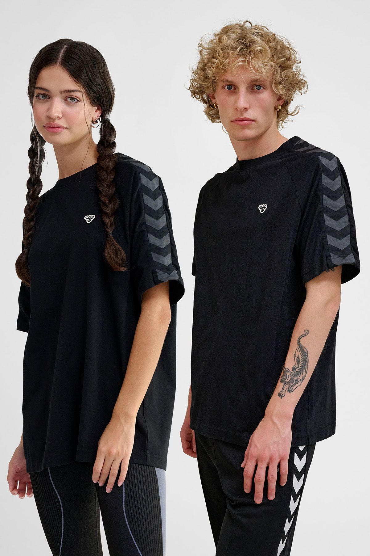 hummel ARCHIVE LOOSE KISA KOLLU TİŞÖRT