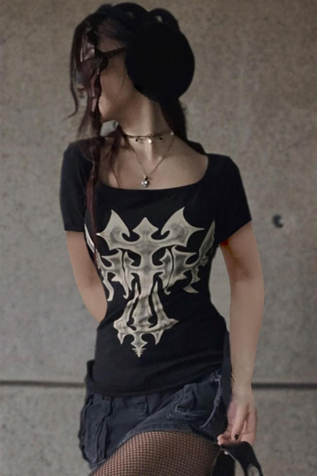 Karakedi Siyah Gothic Kare Yaka Kısa Kollu Crop
