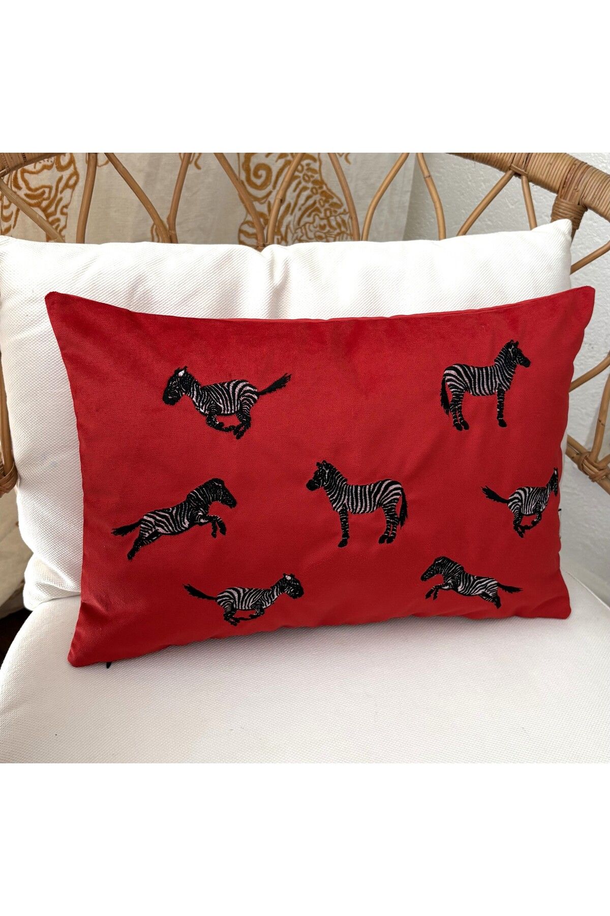 ge living Dekoratif Zebra Desenli Kırmızı Kadife Kırlent Kılıfı ( 35 cm x 50 cm )