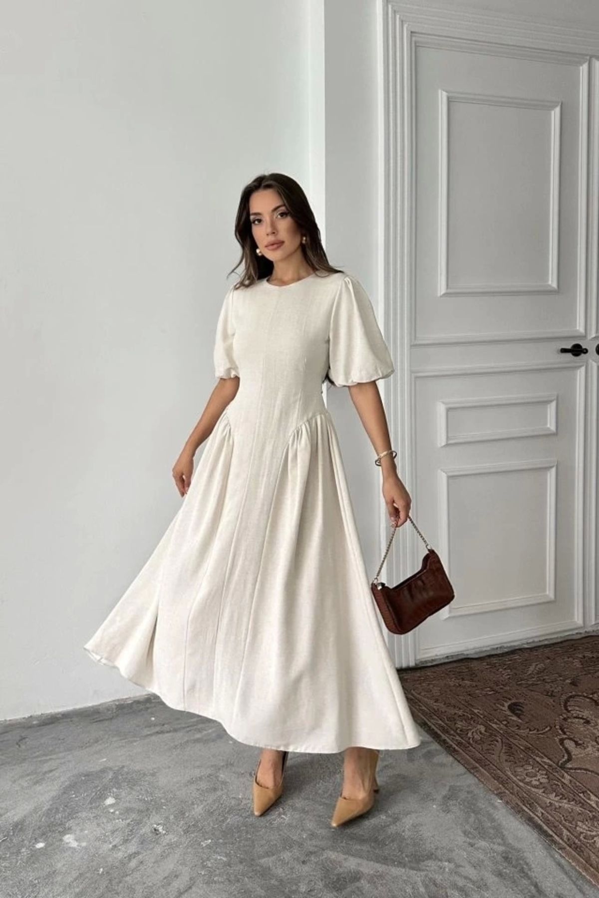 Butik Bej Arkadan Bağlamalı Büzgülü Keten Elbise