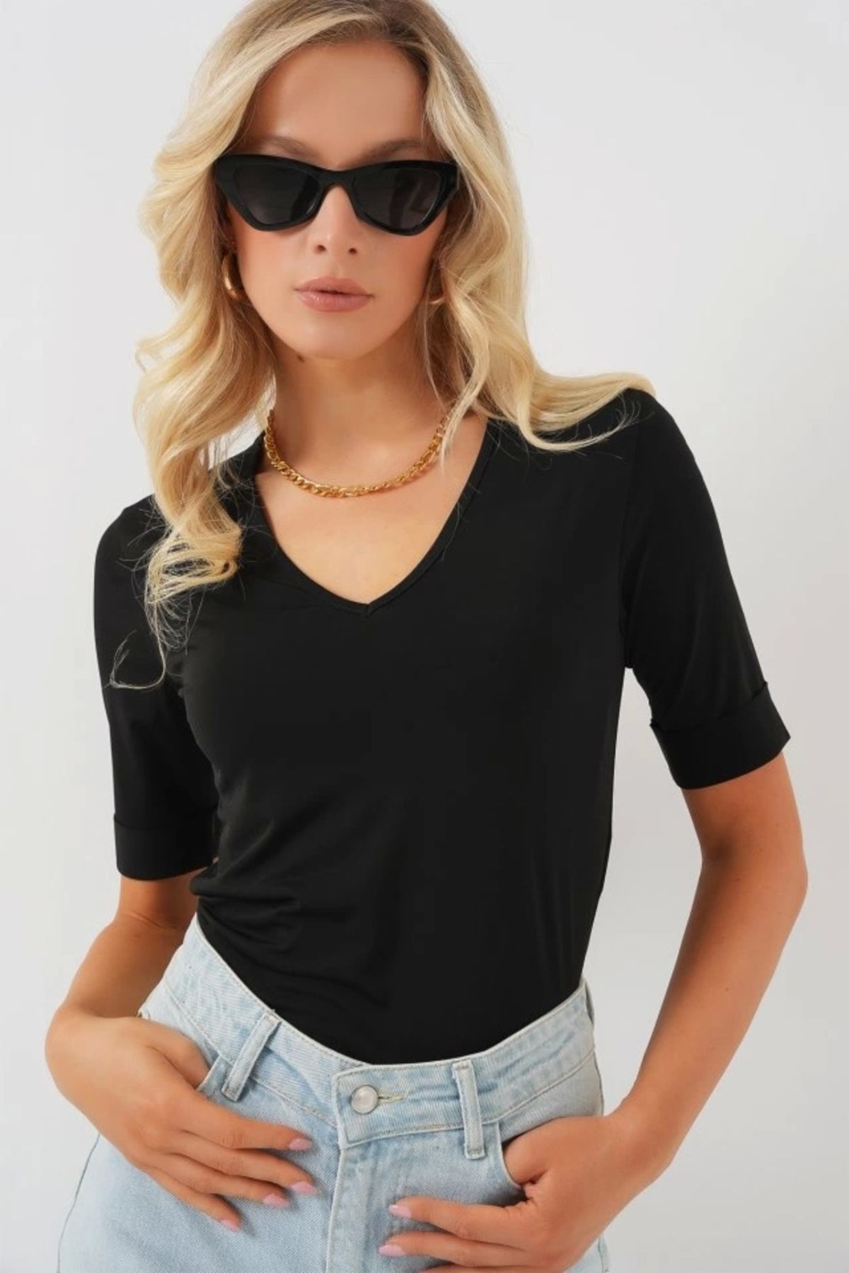 Butik V Yaka Kısa Kol Basic Bluz 955 - Siyah