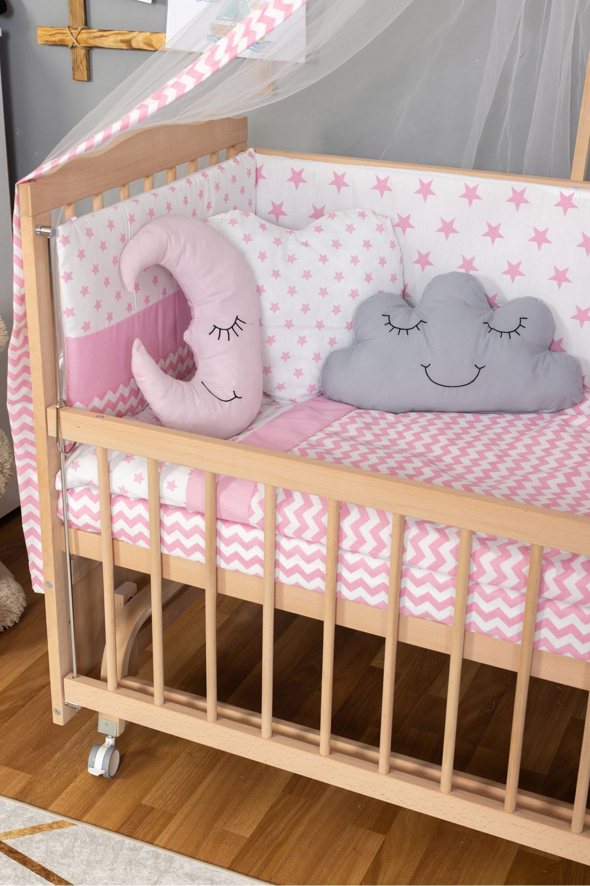 Bamgidoo Ahşap Beşik Anne Yanı Beşik Organik(Boyasız) 60x120-Pembe Yıldız 3 Yastık Uyku Seti+Yatak+Tekerlek fotoğrafı 4 (önizleme)