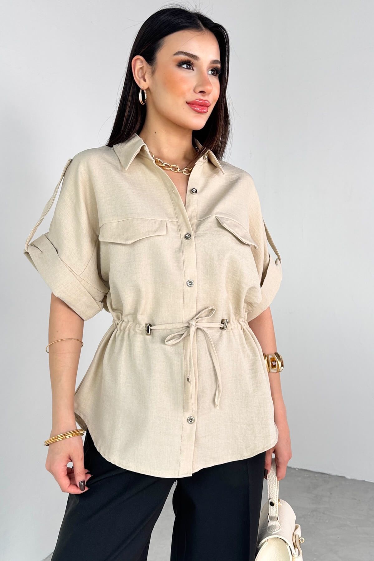 Cappmoda GML-10263 Taş Rengi Bel Bağlamalı Kol Düğme Detaylı Kısa Kol Gömlek