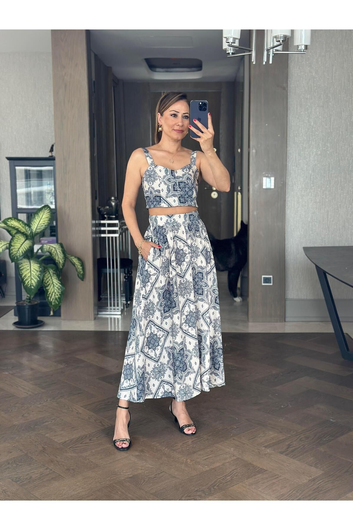 Forlady4 Lacivert Beyaz Desenli Arkası Gipeli Crop Bluz Etek Kadın Takım