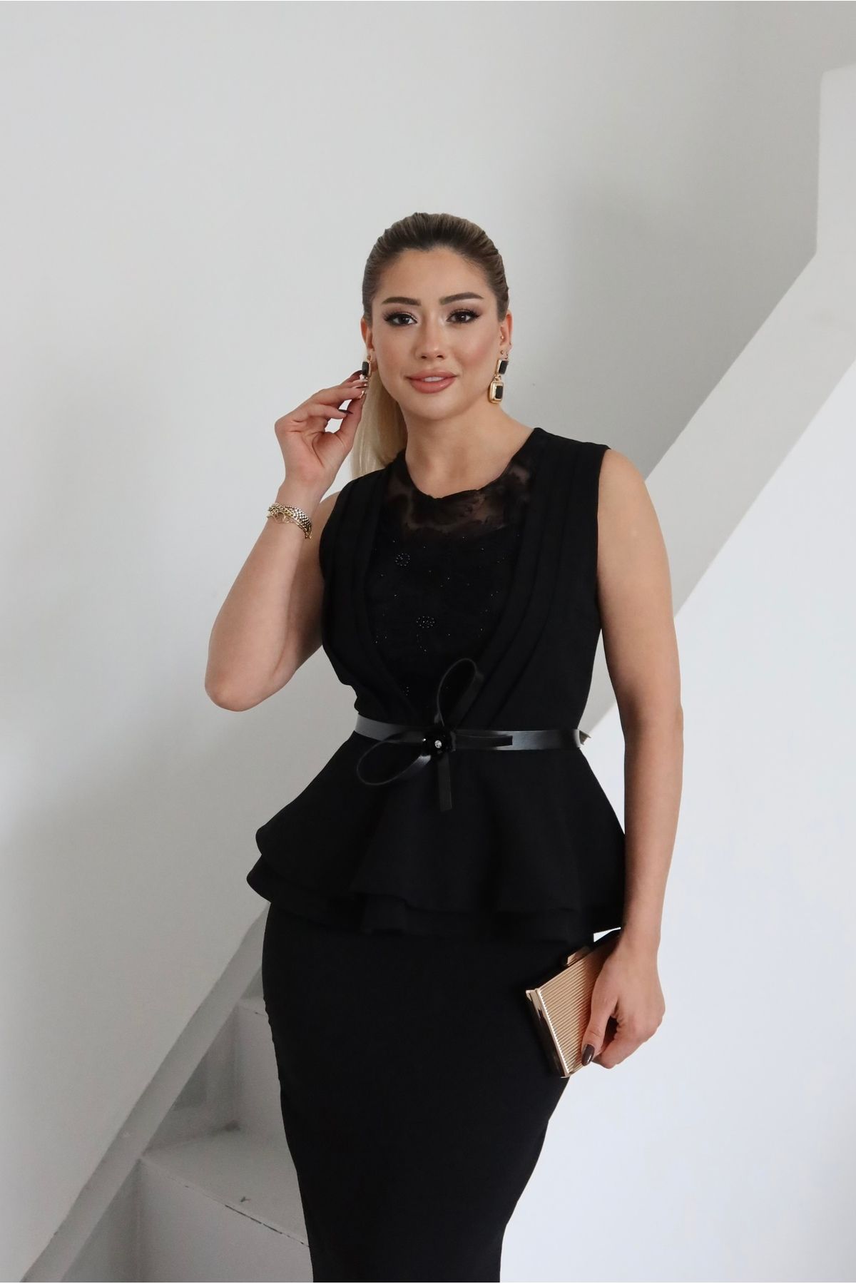 1Moda1Tarz Kadın İthal Kumaş Aksesuarlı Kemer Dahil Taşlı Gül İşlemeli Astarlı Özel Tasarım Elbise