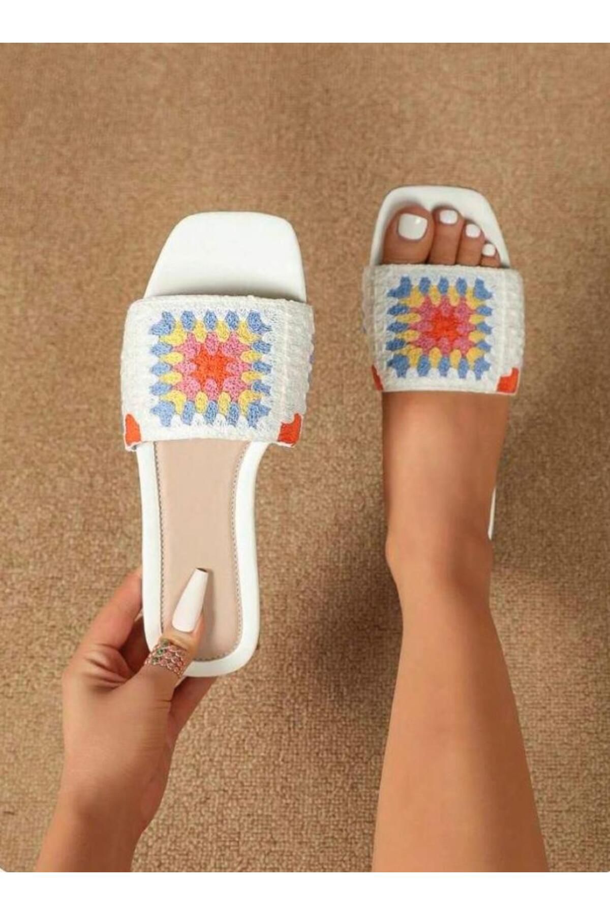 shop Beyaz Motifli El Yapımı Terlik