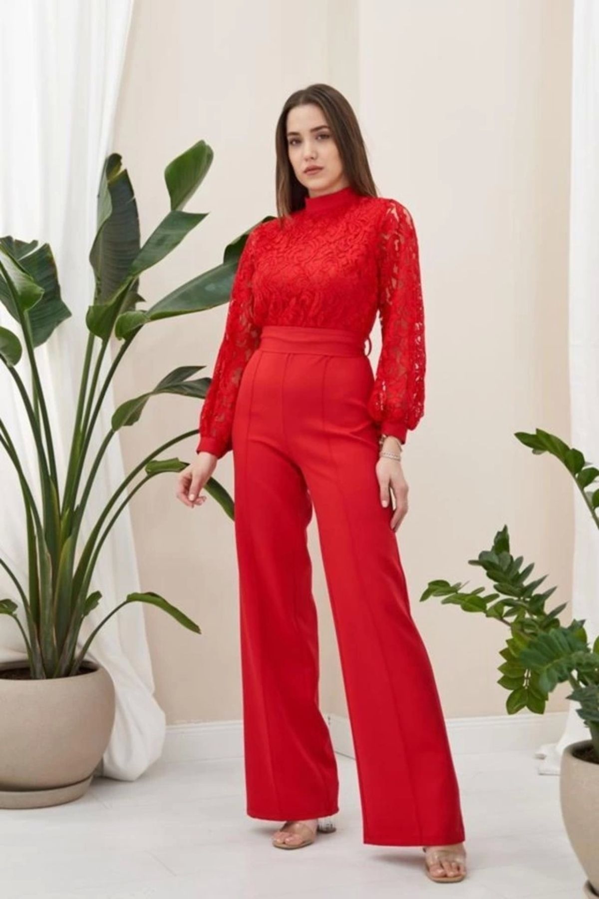 MODA Kırmızı Üstü Dantel Tulum