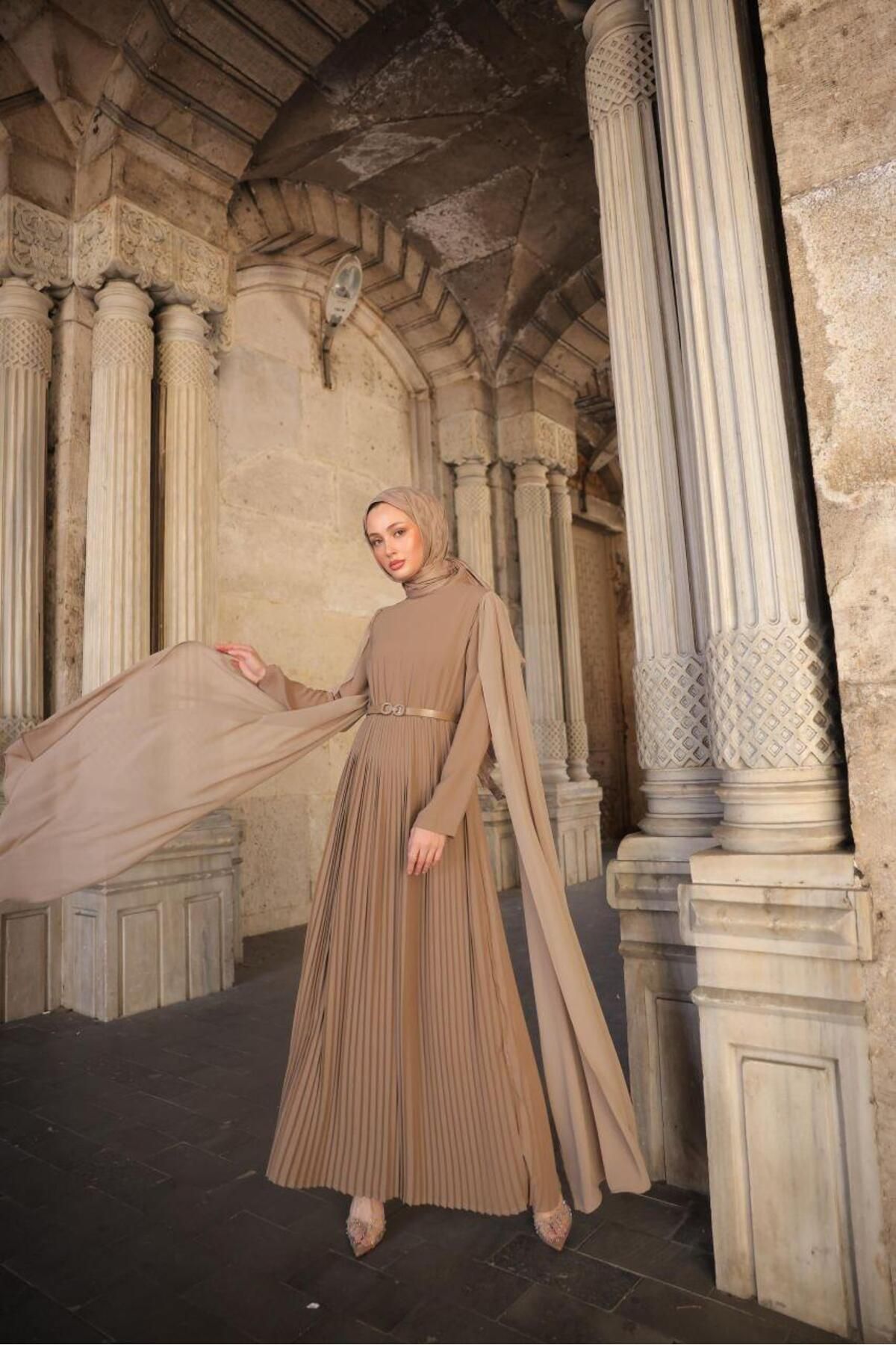 Butik PELERİNLİ PİLİSELİ KREP ELBİSE