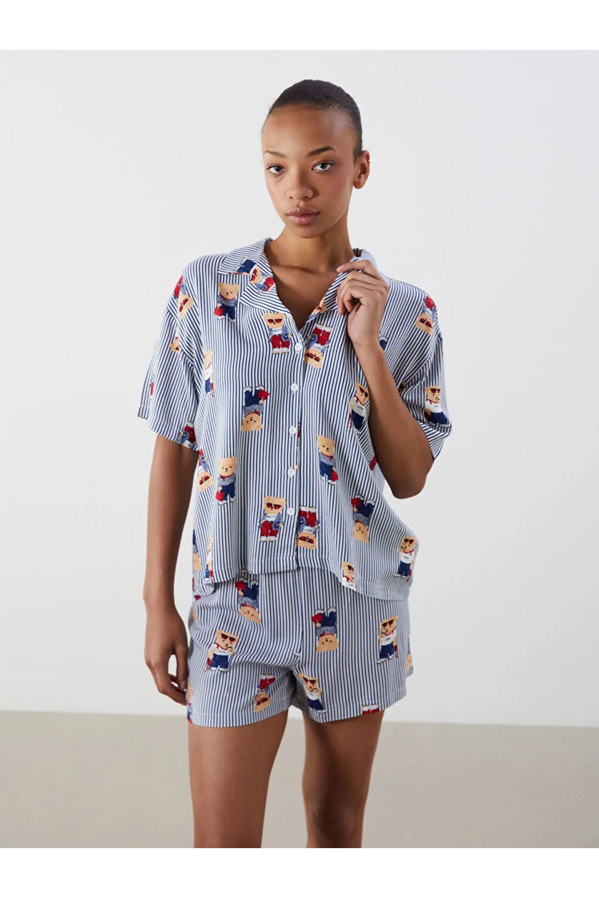 LC Waikiki LCW DREAM Lacivert Ayı Teddy Baskılı Kadın Şortlu Pijama Takımı