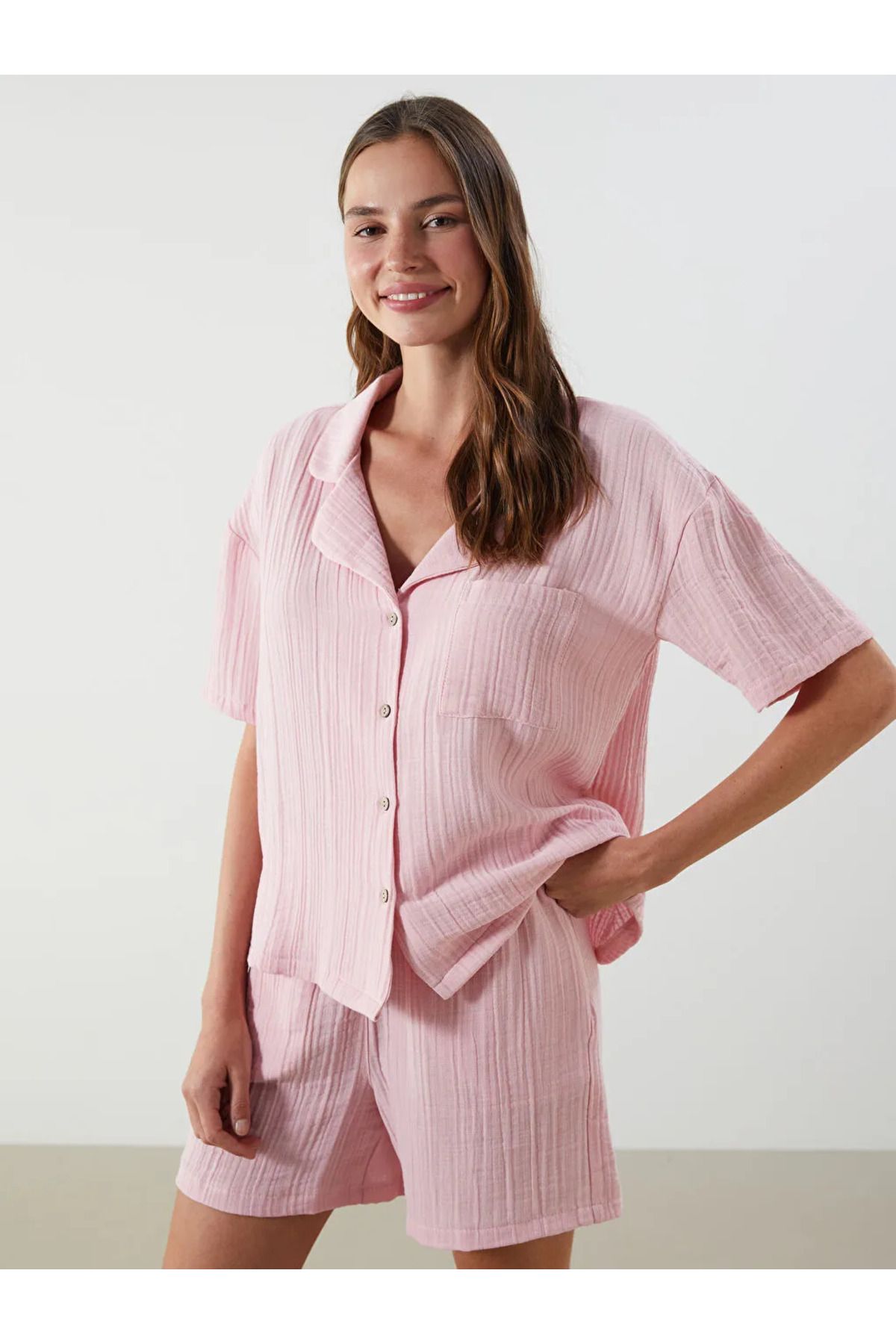 LC Waikiki LCW DREAM Pembe Gömlek Yaka Dokulu Kadın Şortlu Pijama Takımı