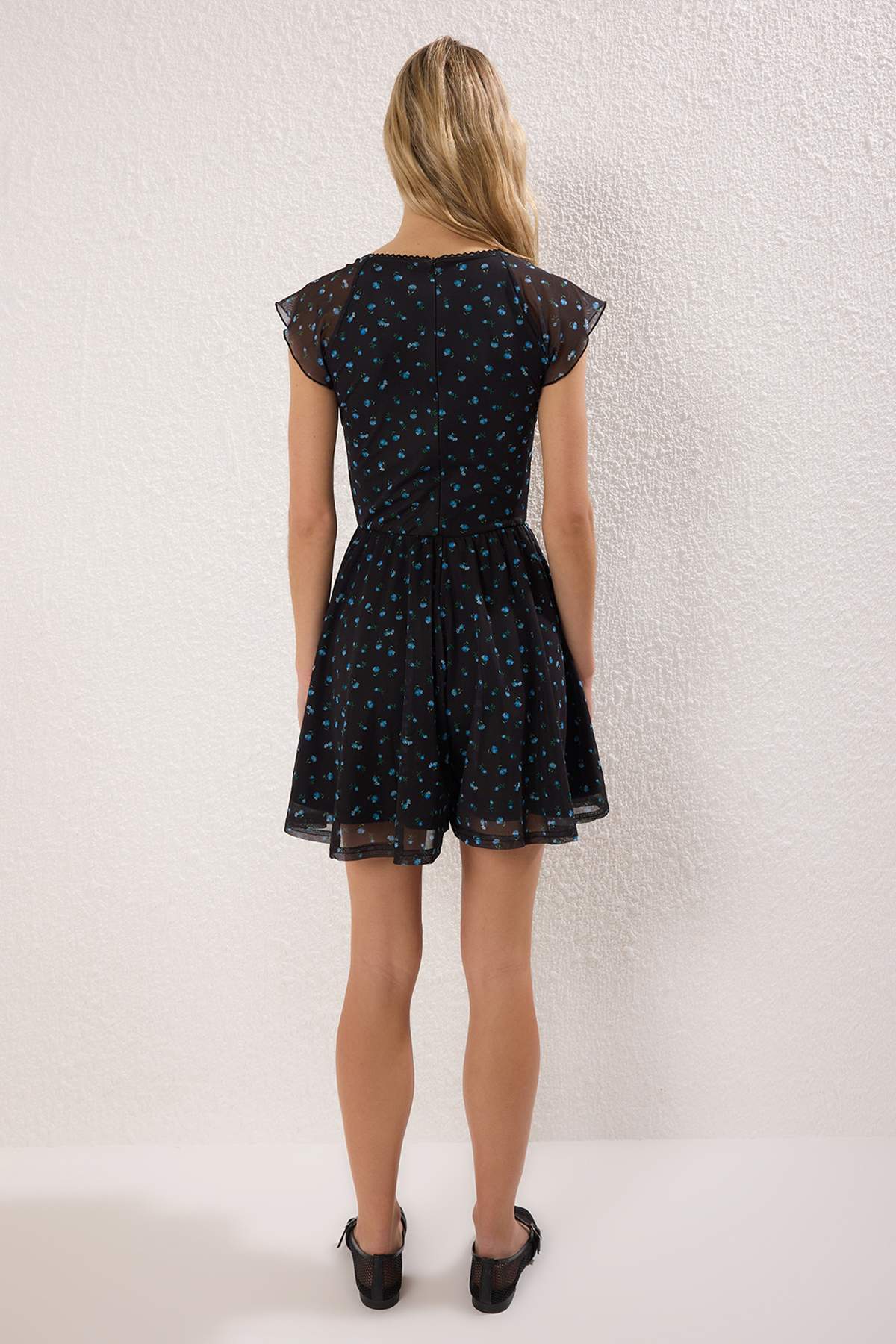 Trendyol Collection-Πολύχρωμη στάμπα με λαιμόκοψη σορτς ελαστική πλεκτή φόρμα TWOSS25TU00070 5