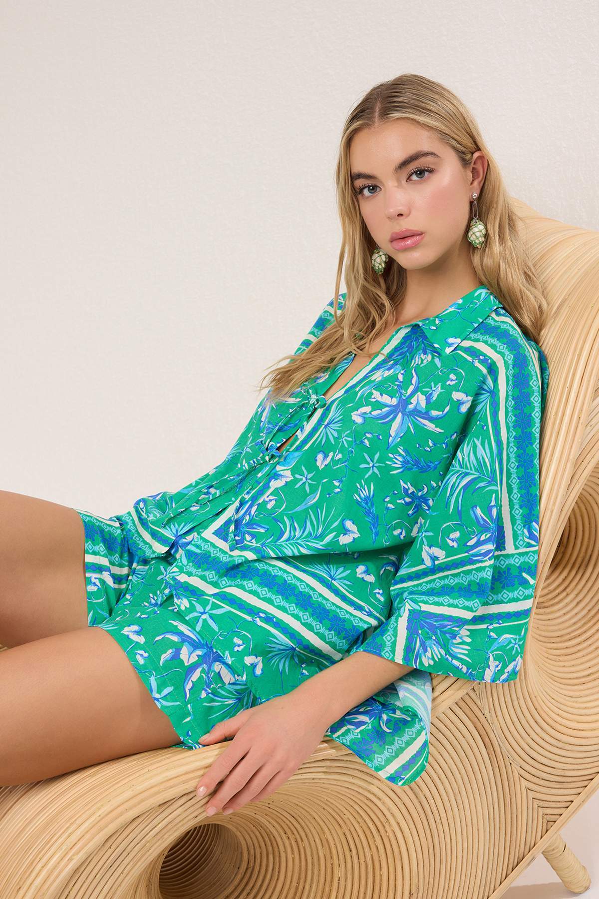 Trendyolmilla  Çiçek Desenli Dokuma %100 Pamuk Plaj Gömlek-Şort Takım TBESS25AU00033 - Görsel 2