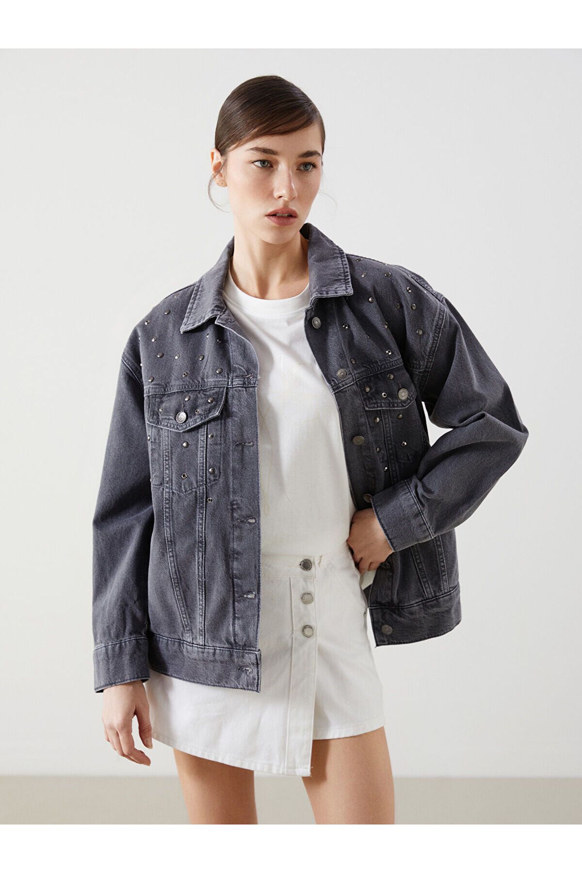 LC Waikiki Gömlek Yaka Taşlı Oversize Kadın Jean Ceket