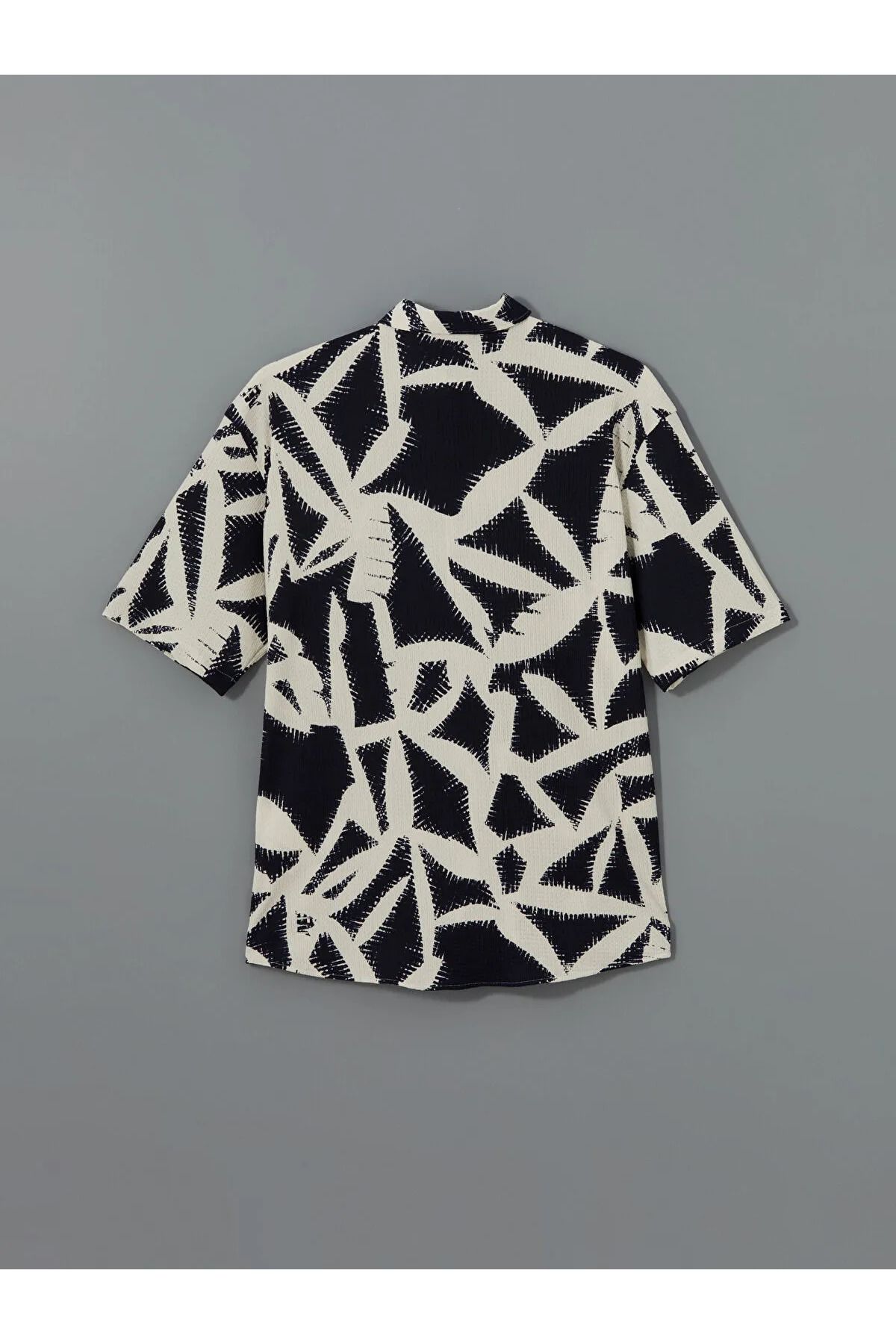 LC Waikiki Regular Fit Kısa Kollu Desenli Erkek Gömlek