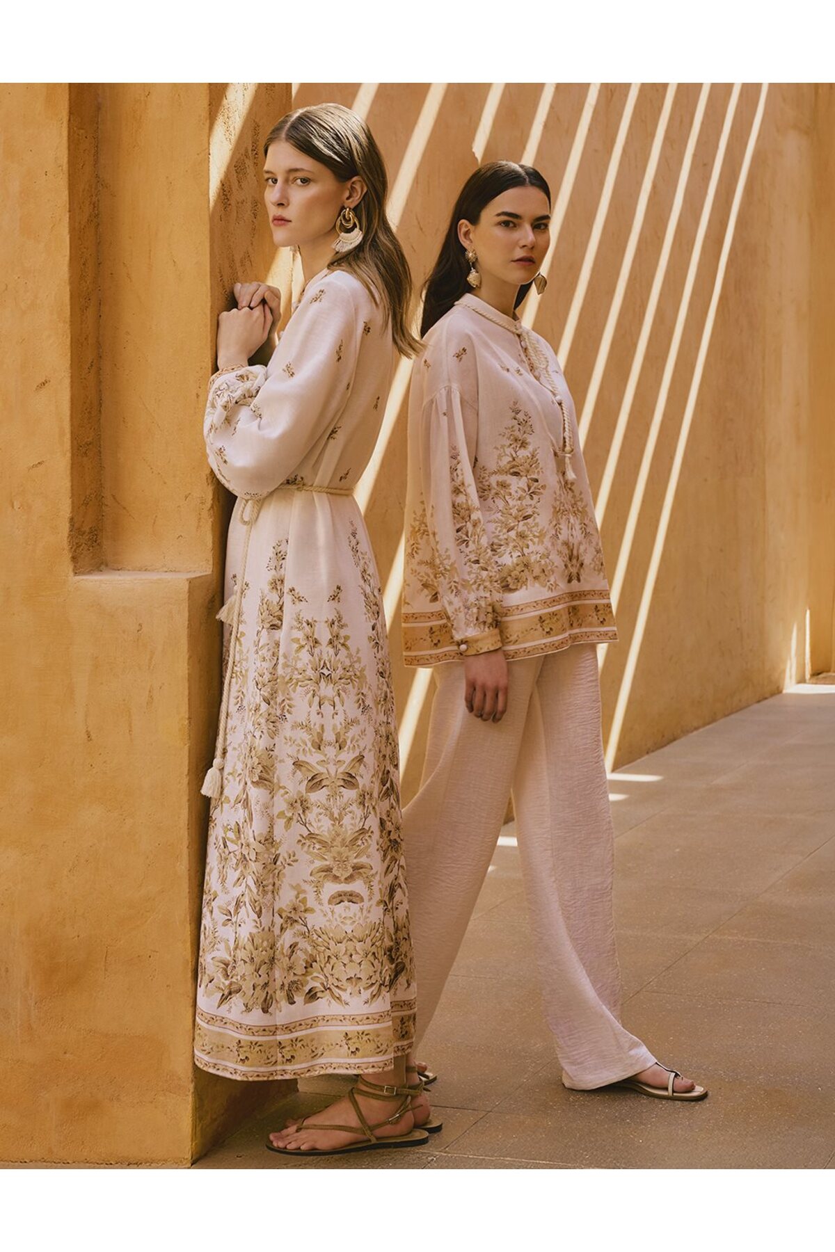 لباس یقه پدربزرگ طرح گلدار از جنس کتان نخی Kayra