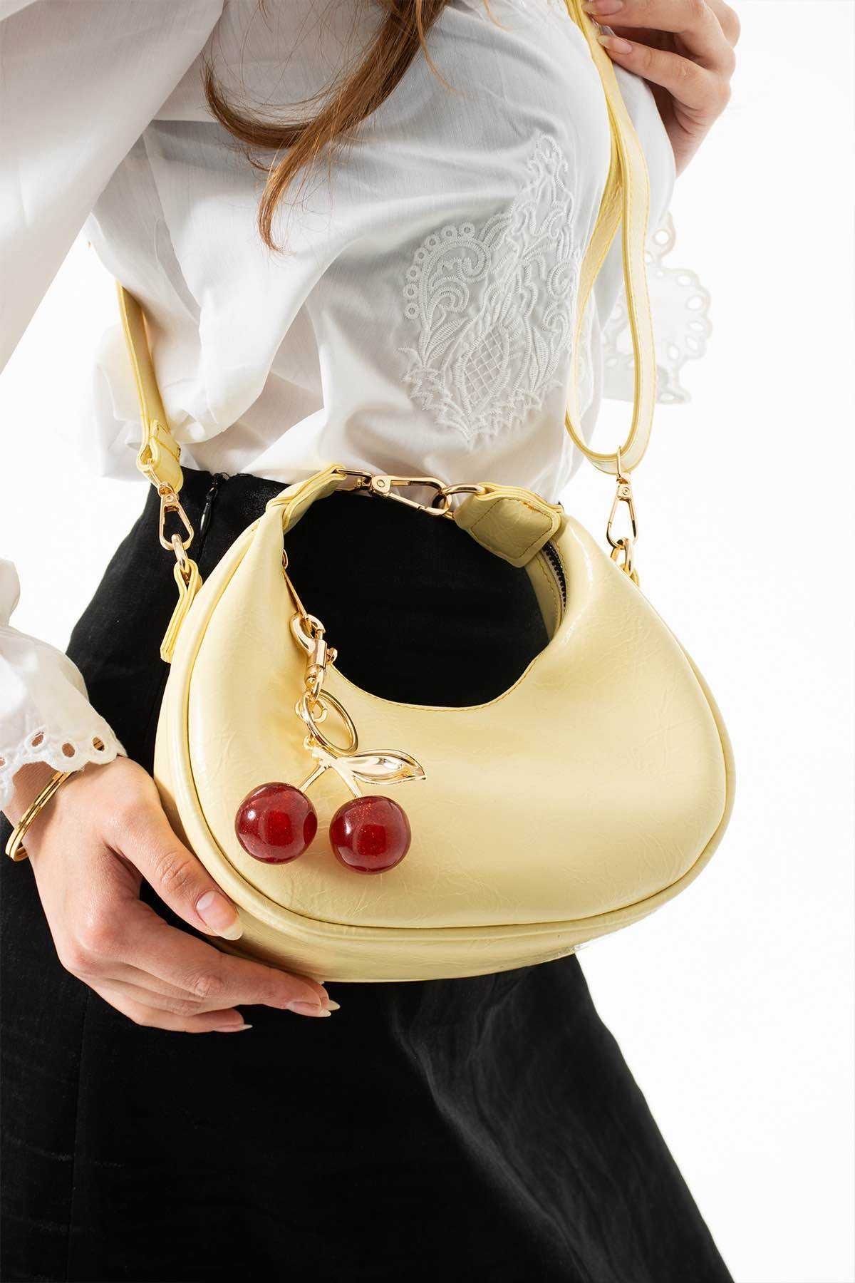 Assia Atelier Charm Hediyeli Şık Omuz ve Kol Çantası – Trend Tasarım Günlük Kullanıma Uygun