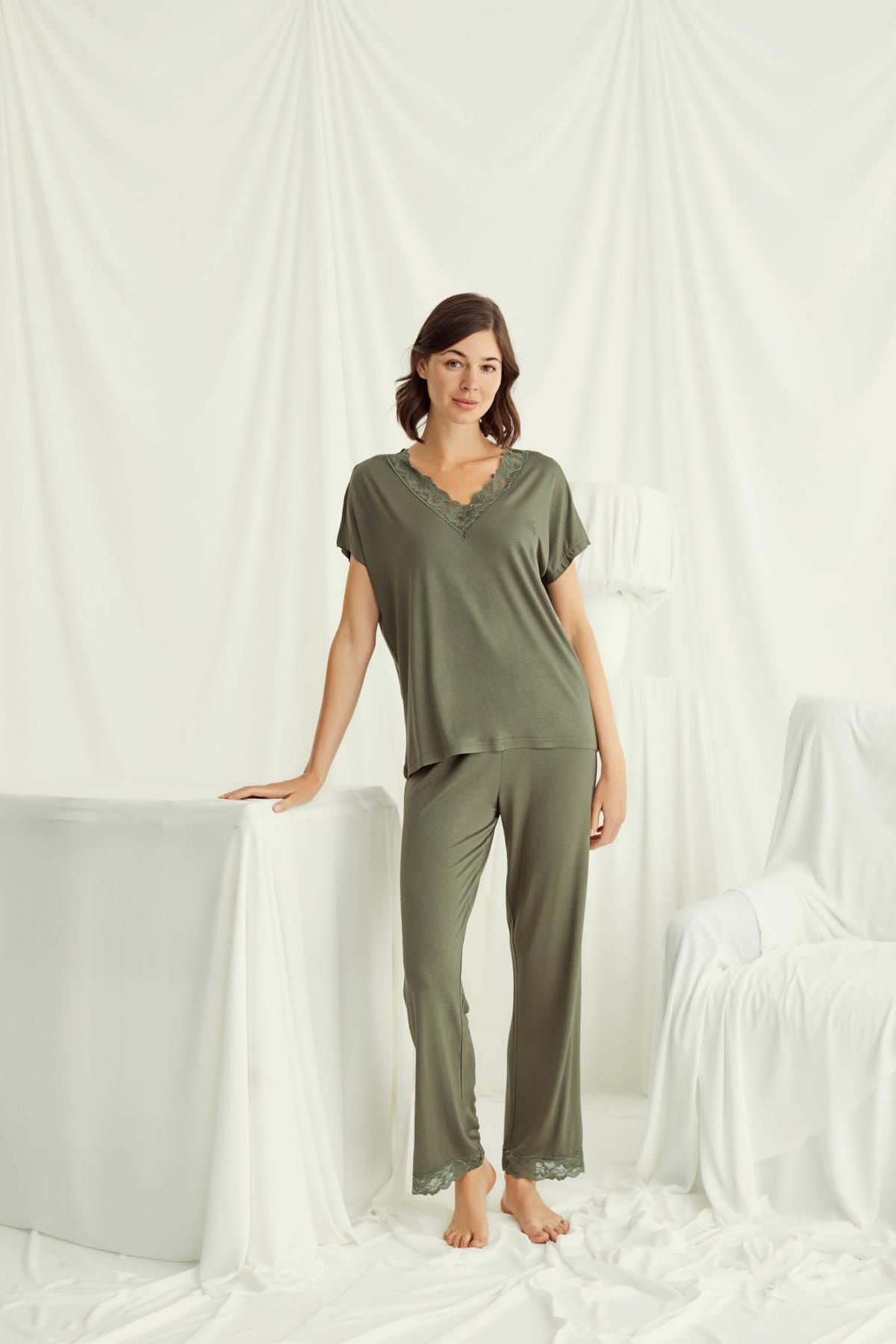 MONAMİSE Kısa Kollu V Yakalı Dantelli Pijama Takımı