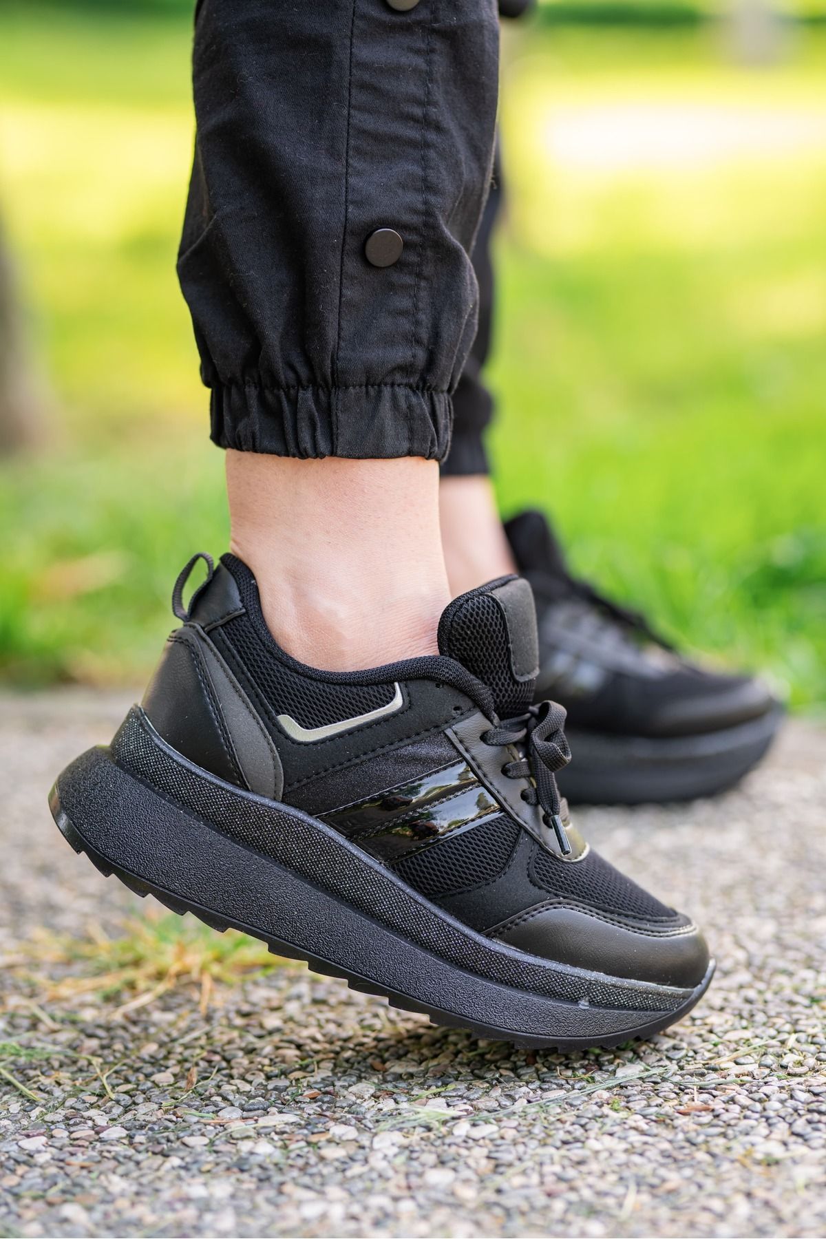BİKAJOO Kadın Siyah Hafif Simli Günlük Ortopedik Sneaker BKJ0936