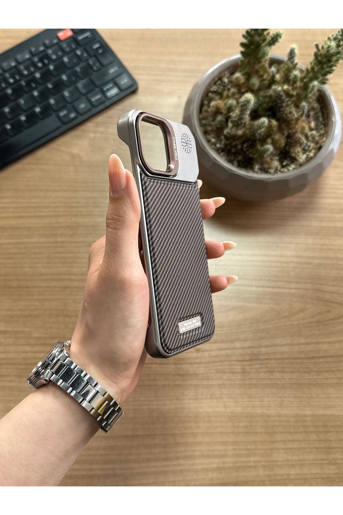 MTL iPhone 11 Standlı karbon Kılıf Soocase624