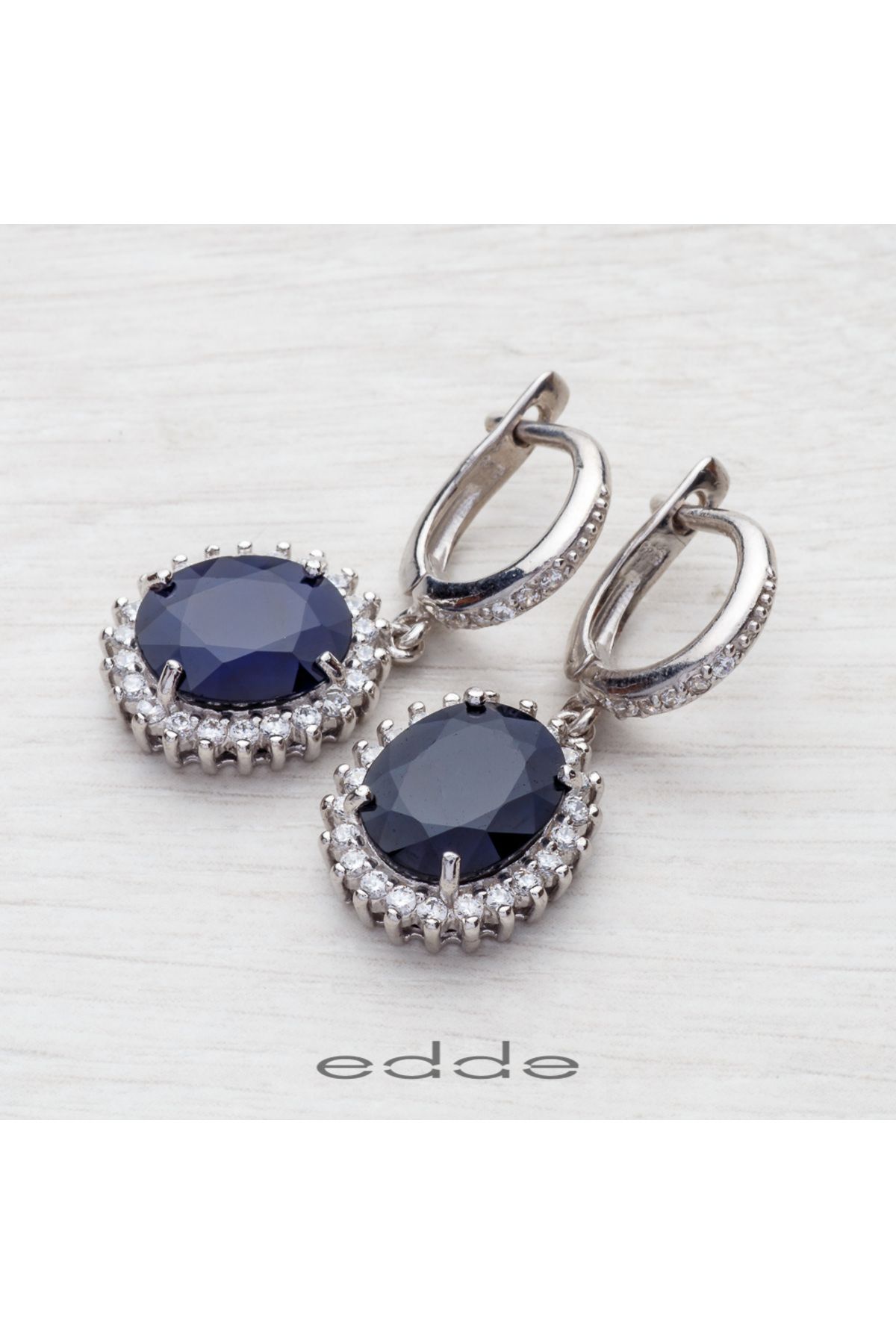 GÜMÜŞ DÜNYASI 925 AYAR Gümüş Rodyum Kaplamalı Çevresi Atom Beyaz Zirkon ve Oval Tek SAFİR Taşlı Kadın KÜPE