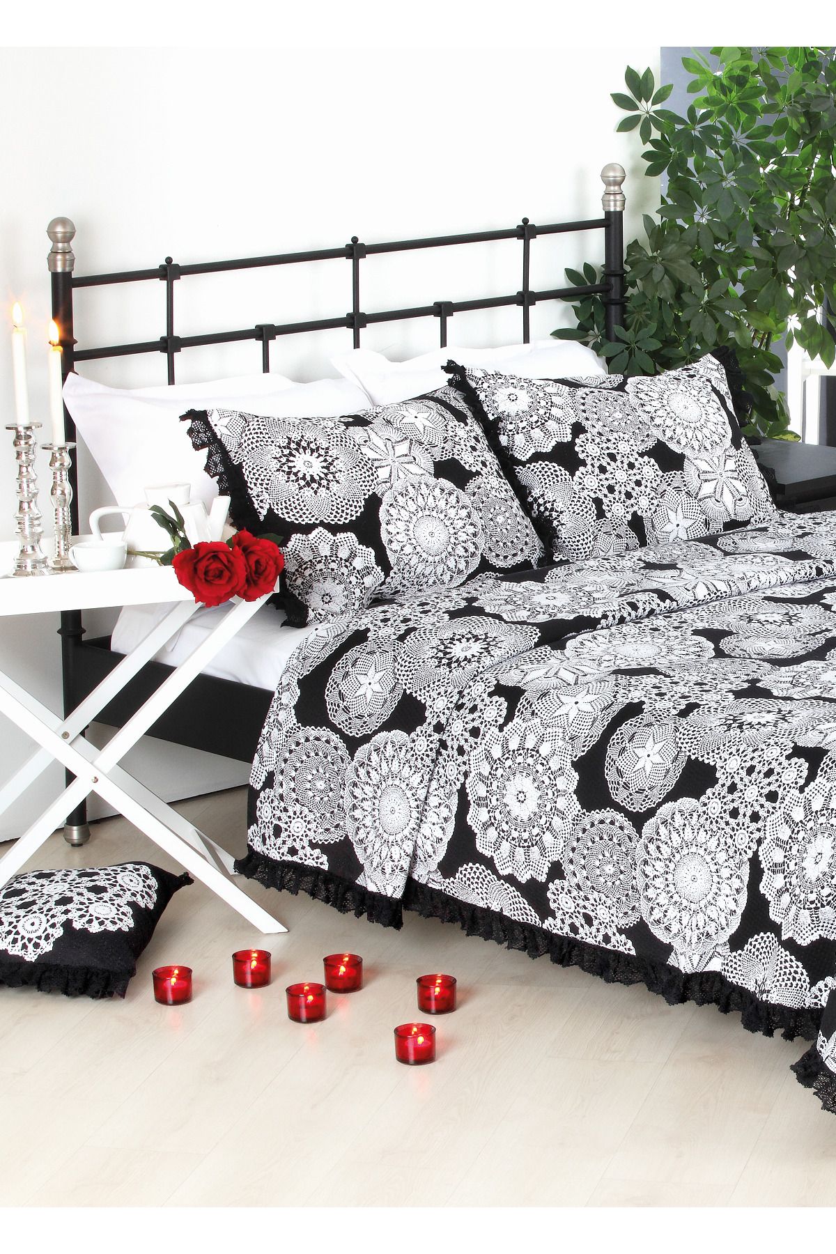 NEEA HOME Nesta Jakarlı Dokuma Siyah Krem Dantel Desenli Çift Kişilik Yatak Örtüsü 260 x 260 cm