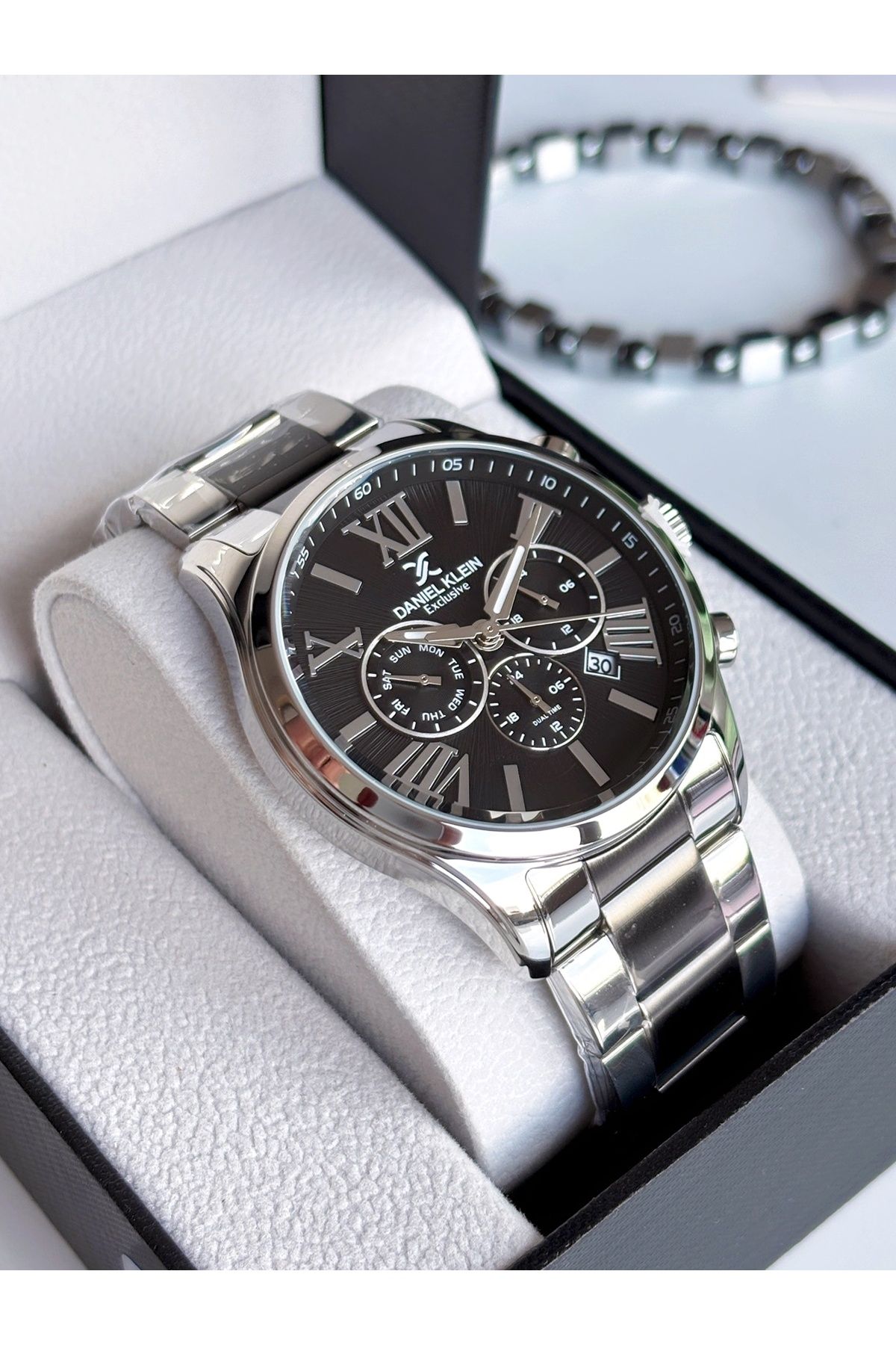 Daniel Klein-Original Billed Men's Wrist Watch Bracelet 1