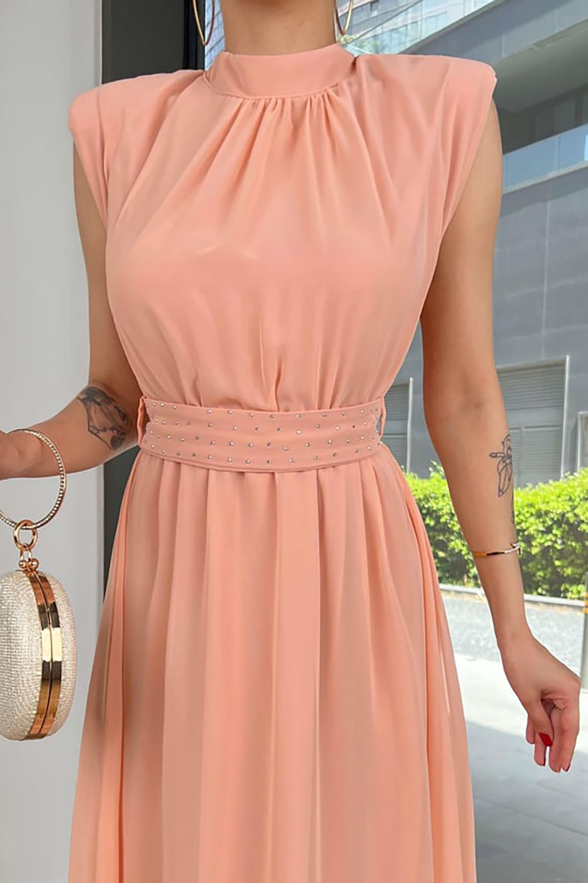 Neşeli Butik kadın kuşağı taş detaylı midi şifon elbise NBMY3509