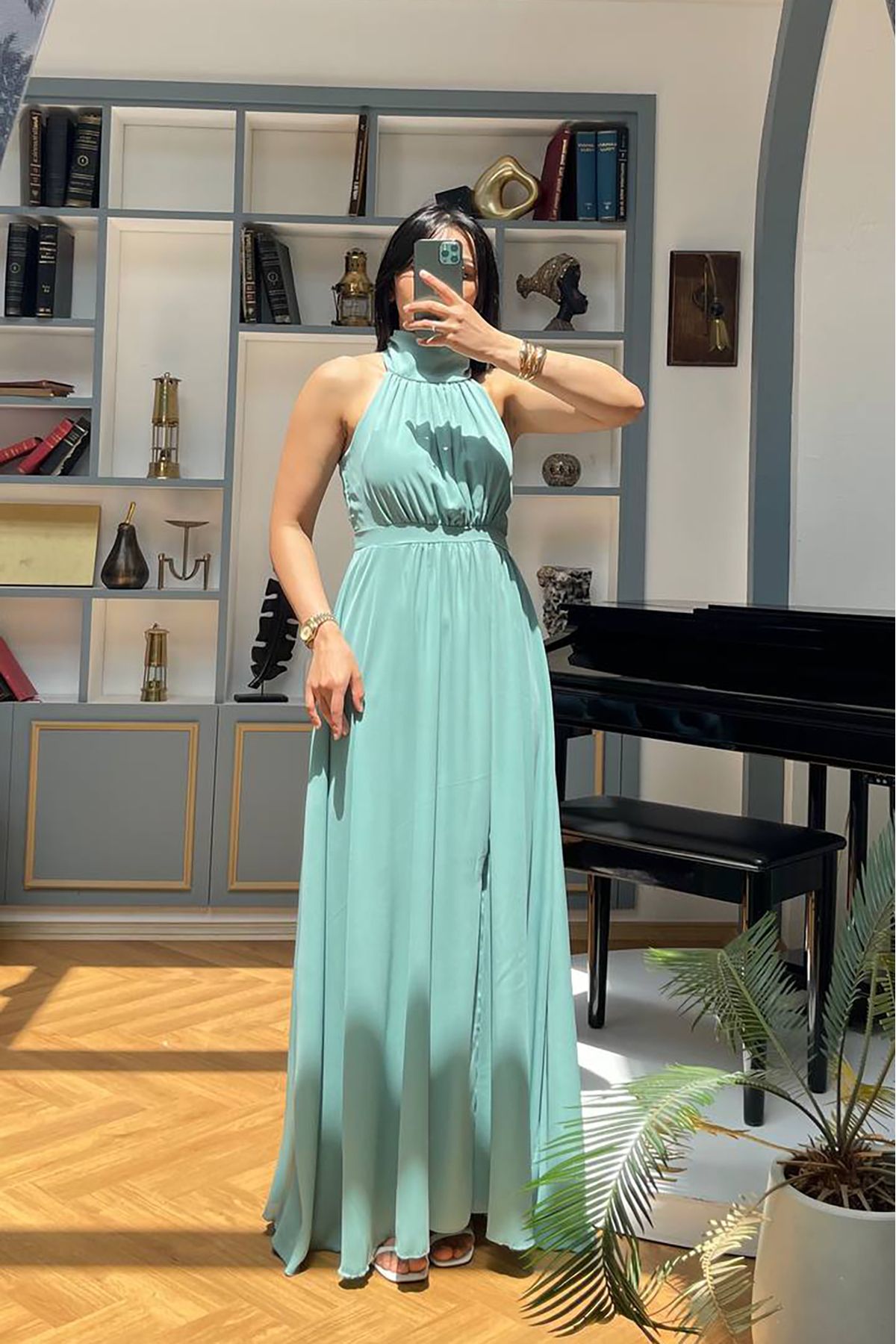 Neşeli Butik kadın halter yaka yırtmaç detaylı uzun şifon elbise NBNY3737